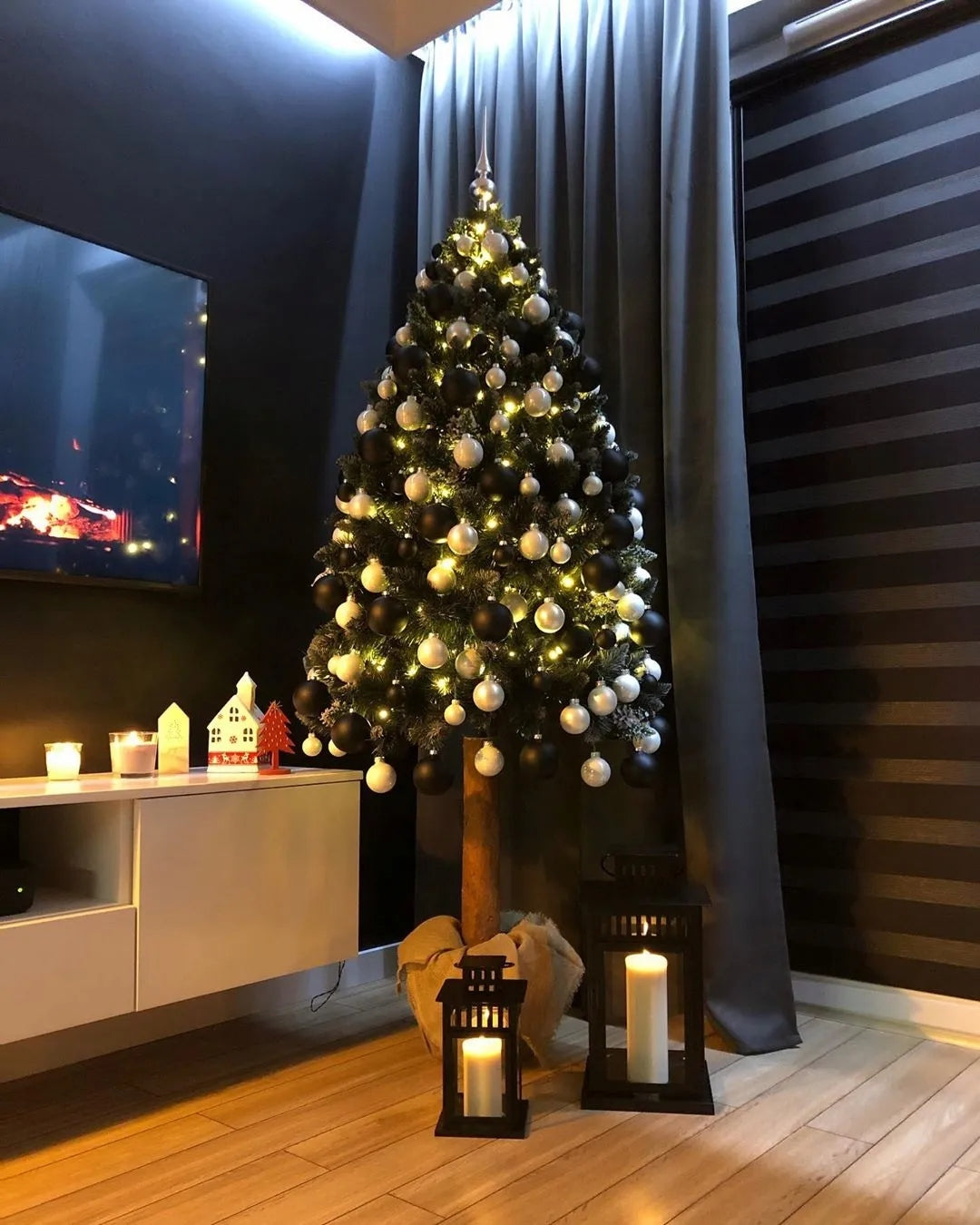 LARGE ARTIFICIAL TREE ON THE TRUNK DIAMOND PINE WITH CONES 220 cm PREMIUM Manufacturer code Choinka z diamentami