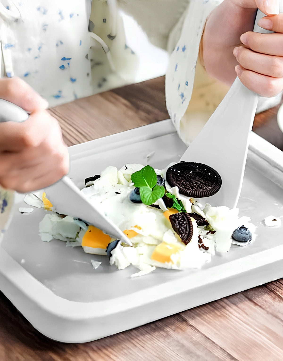 LARGE THAI ROLLED ICE CREAM MAKER COLD PLATE 26 X 21CM 2 SPATULAS Manufacturer code ZK-MP04L
