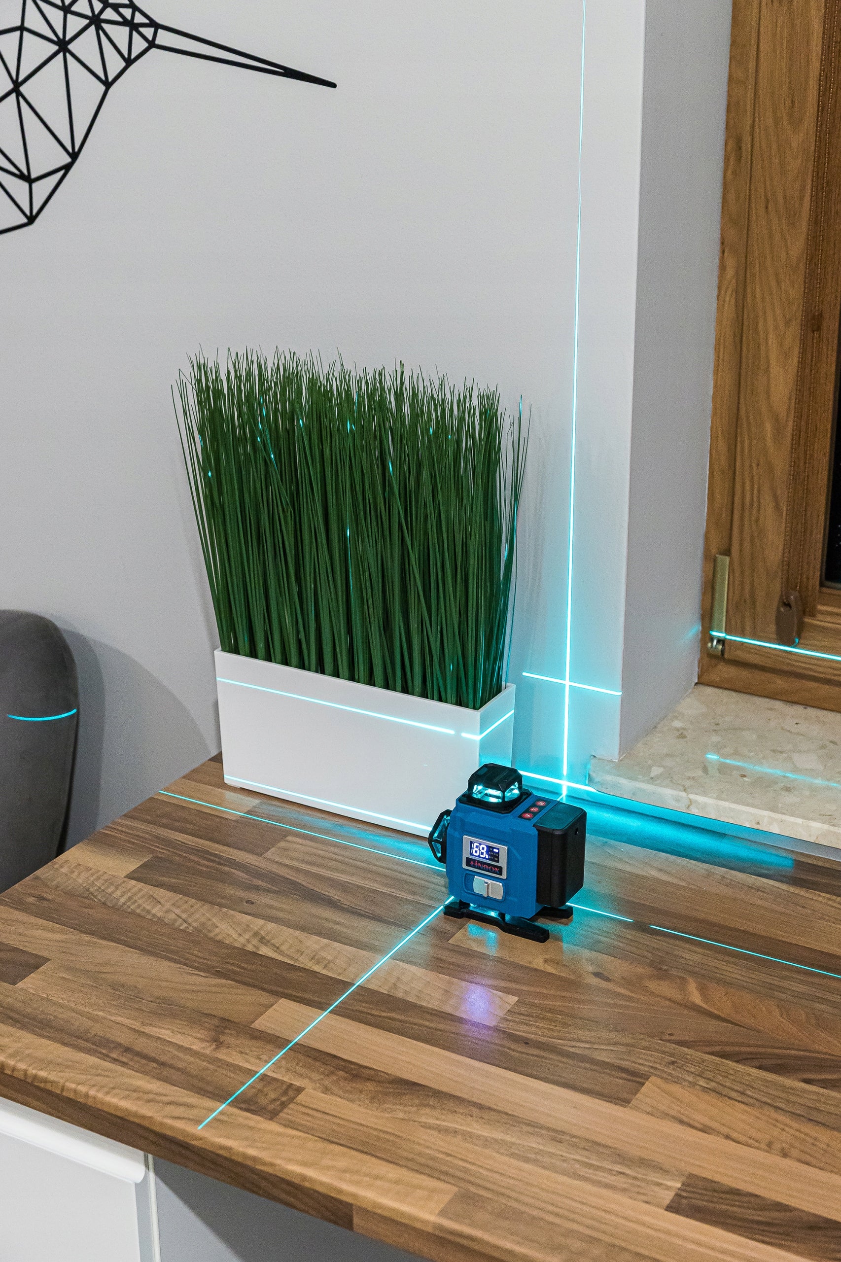 LASER LEVEL 360° CROSS LASER 4D ROTARY WINDOW SET Maximum working range 30 m