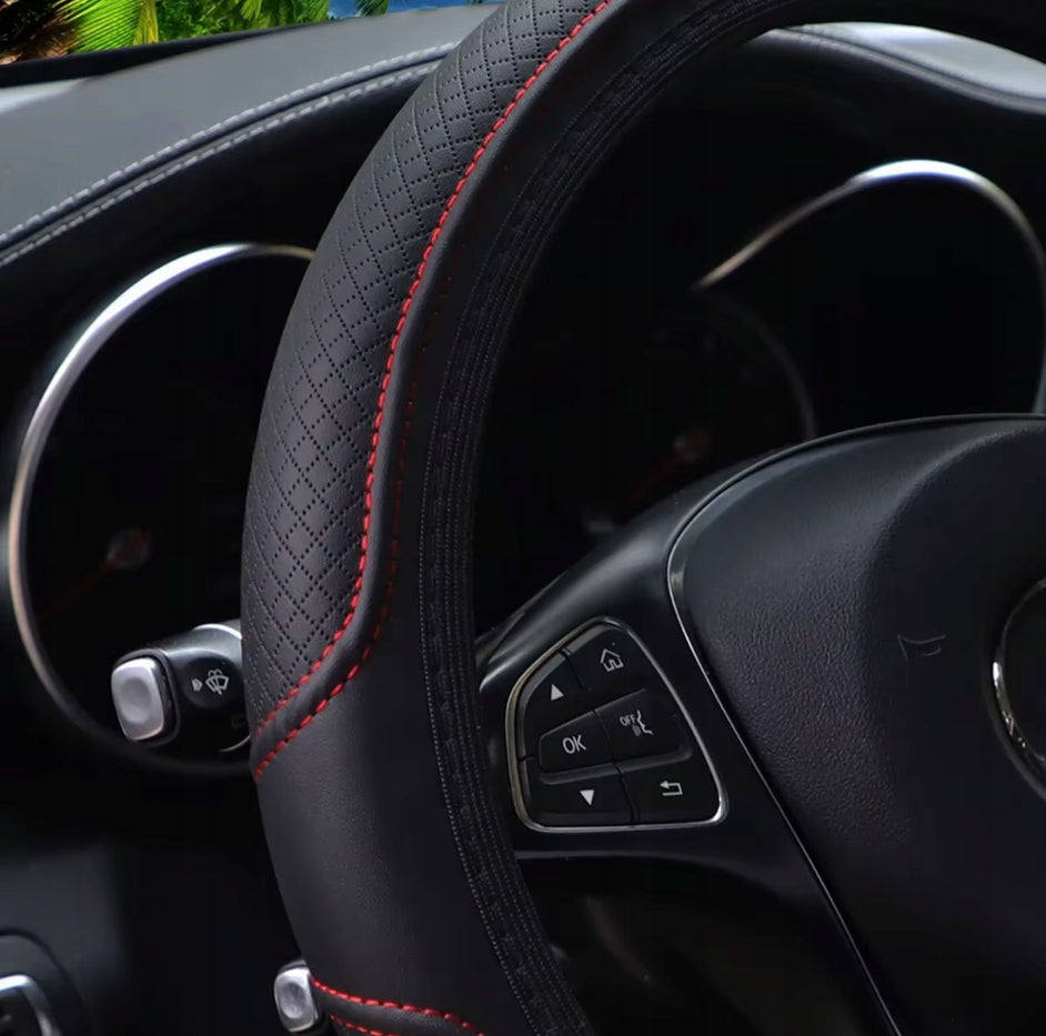 LEATHER STEERING WHEEL COVER WITH ECO-LEATHER ANTI-SLIP 36-38 CM RED Manufacturer's catalog number Pokrowiec na kierownice