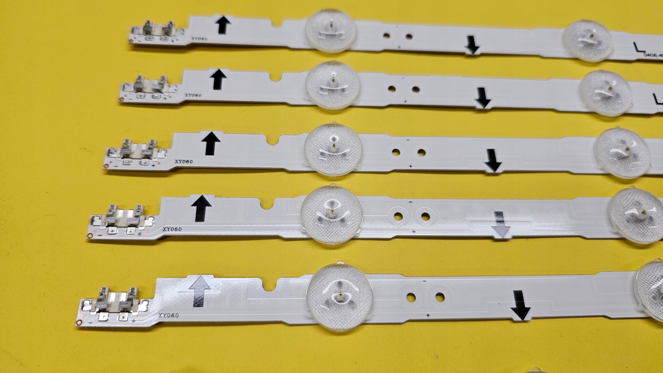 LED STRIPS SAMSUNG UE40H5500 UE40H5000 UE40H6500 UE40H6200 UE40H6400 Manufacturer code D4GE-400DCA-R2 D4GE-400DCB-R2