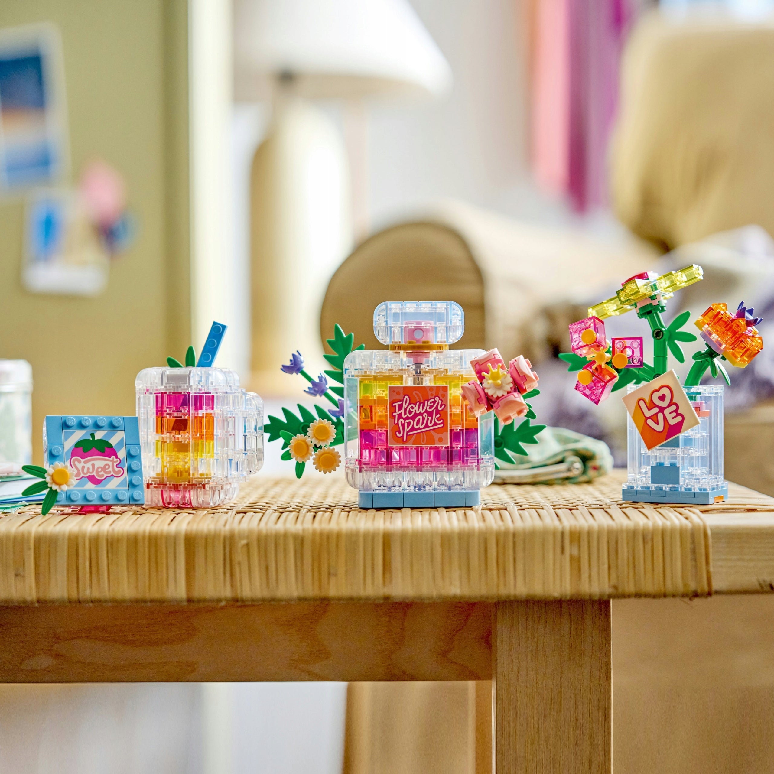 LEGO Creator 3 in 1 Flacon of perfume with floral decoration 31383 Brand LEGO
