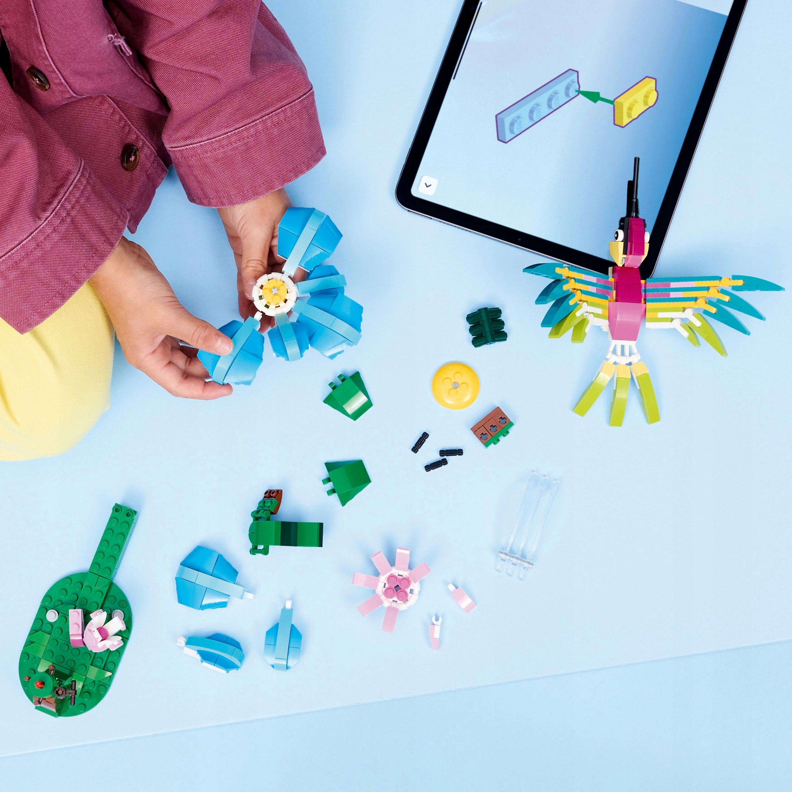 LEGO Creator 3 in 1 Wild Animals: Colorful Hummingbird 31384 Minimum kid's age 8