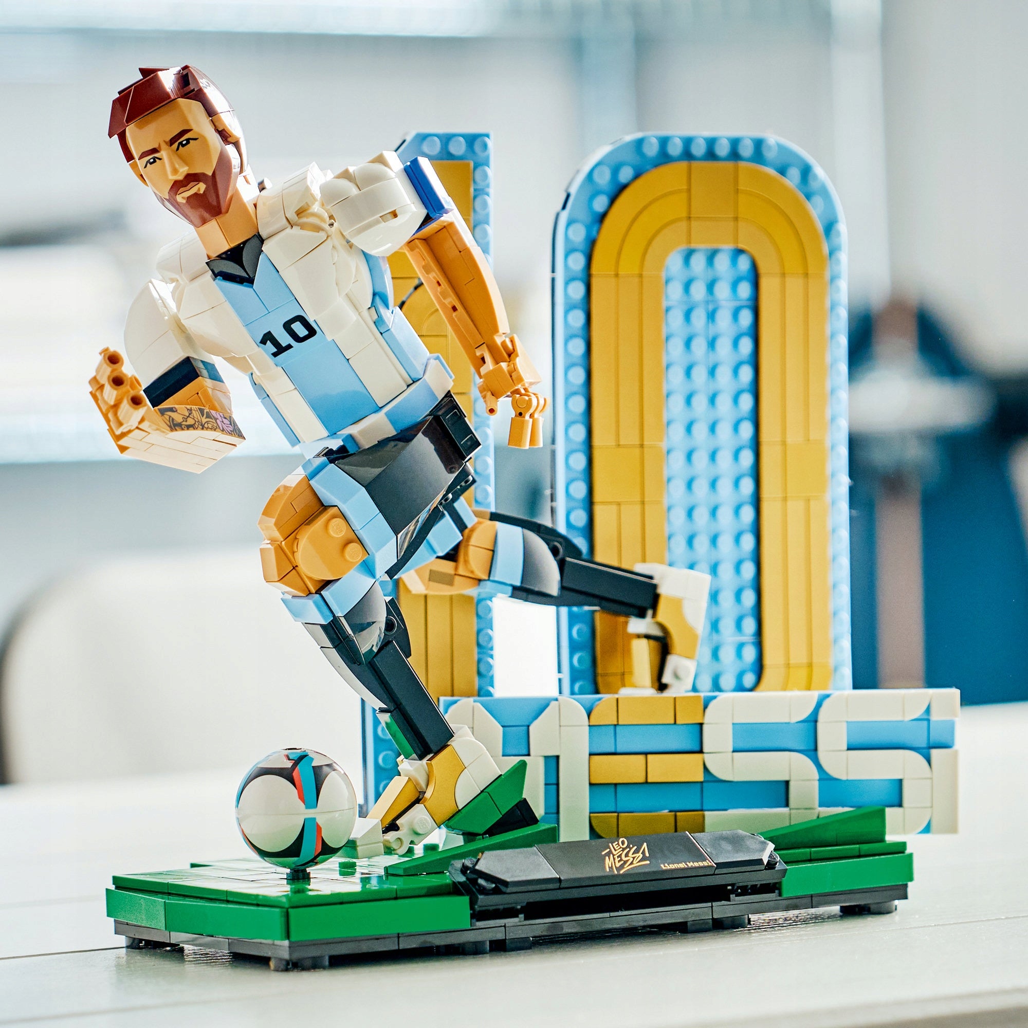 LEGO Editions Football 43015 Lionel Messi football legend, Father's Day Minimum kid's age 12
