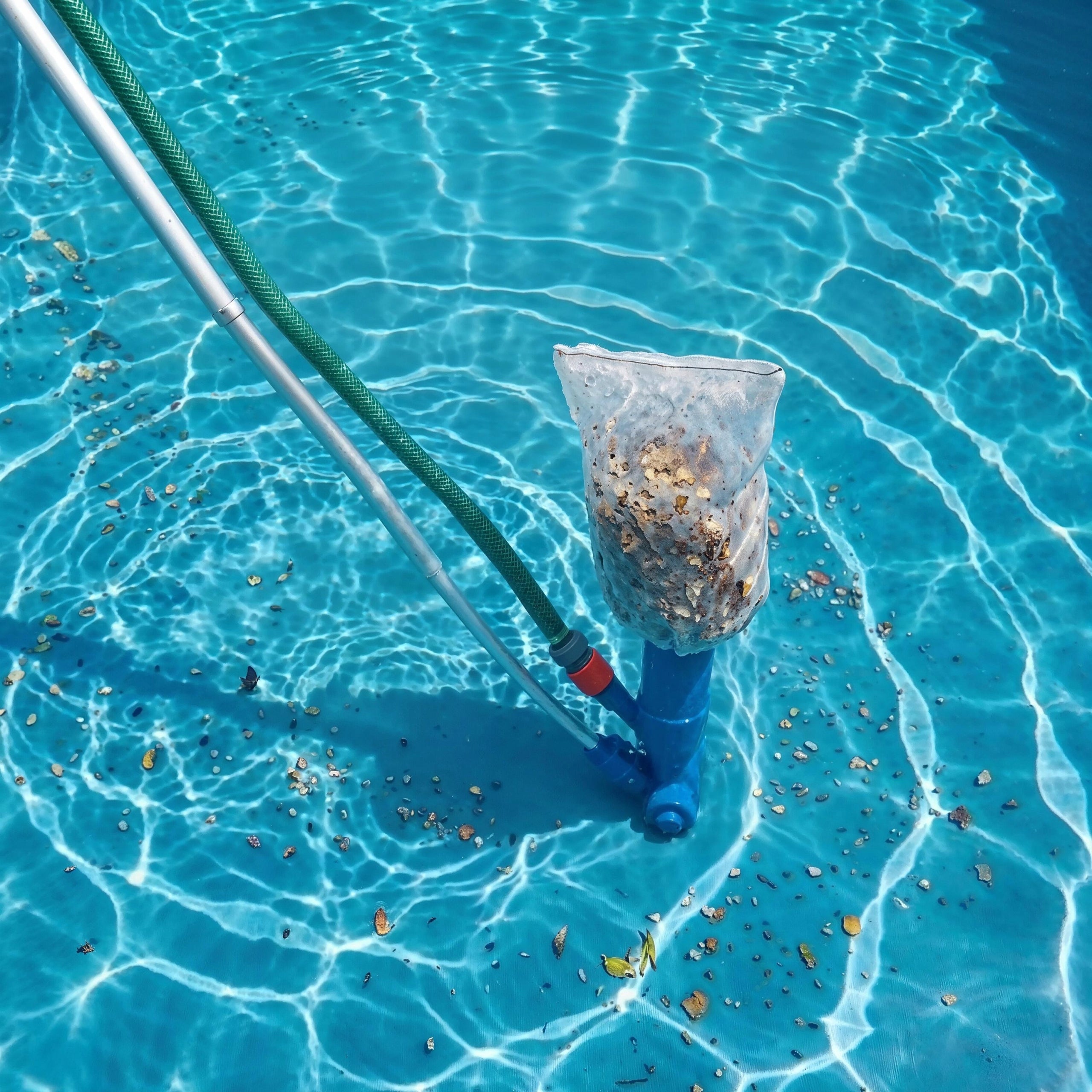 Large Bottom Pool Cleaning Kit Pool Vacuum Cleaner + Mesh + Bag Batteries included no