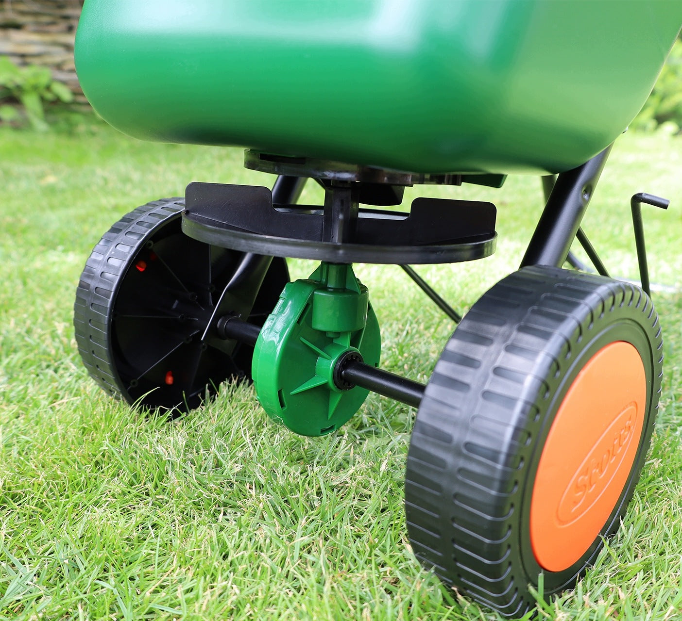 Large Spreader, Garden Seed Drill for Fertilizers, Seeds 10l EasyGreen Scotts Manufacturer code 88050918