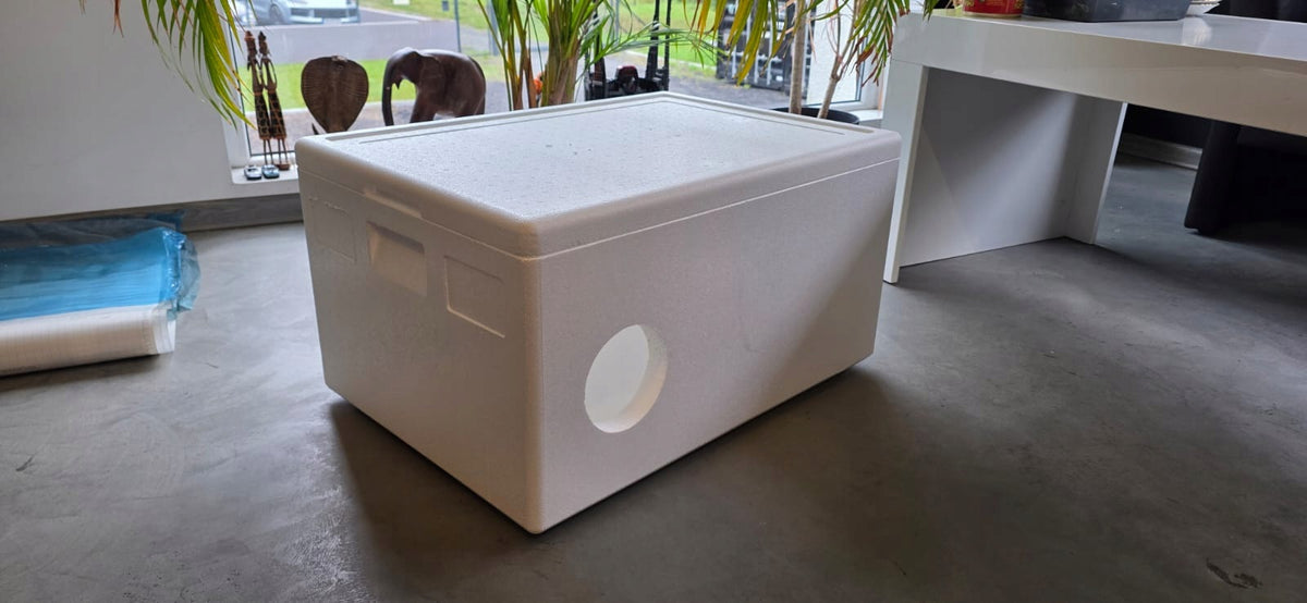 Large XXL warm Cottage cat booth StyroBox 68x48x36cm Manufacturer code 00023