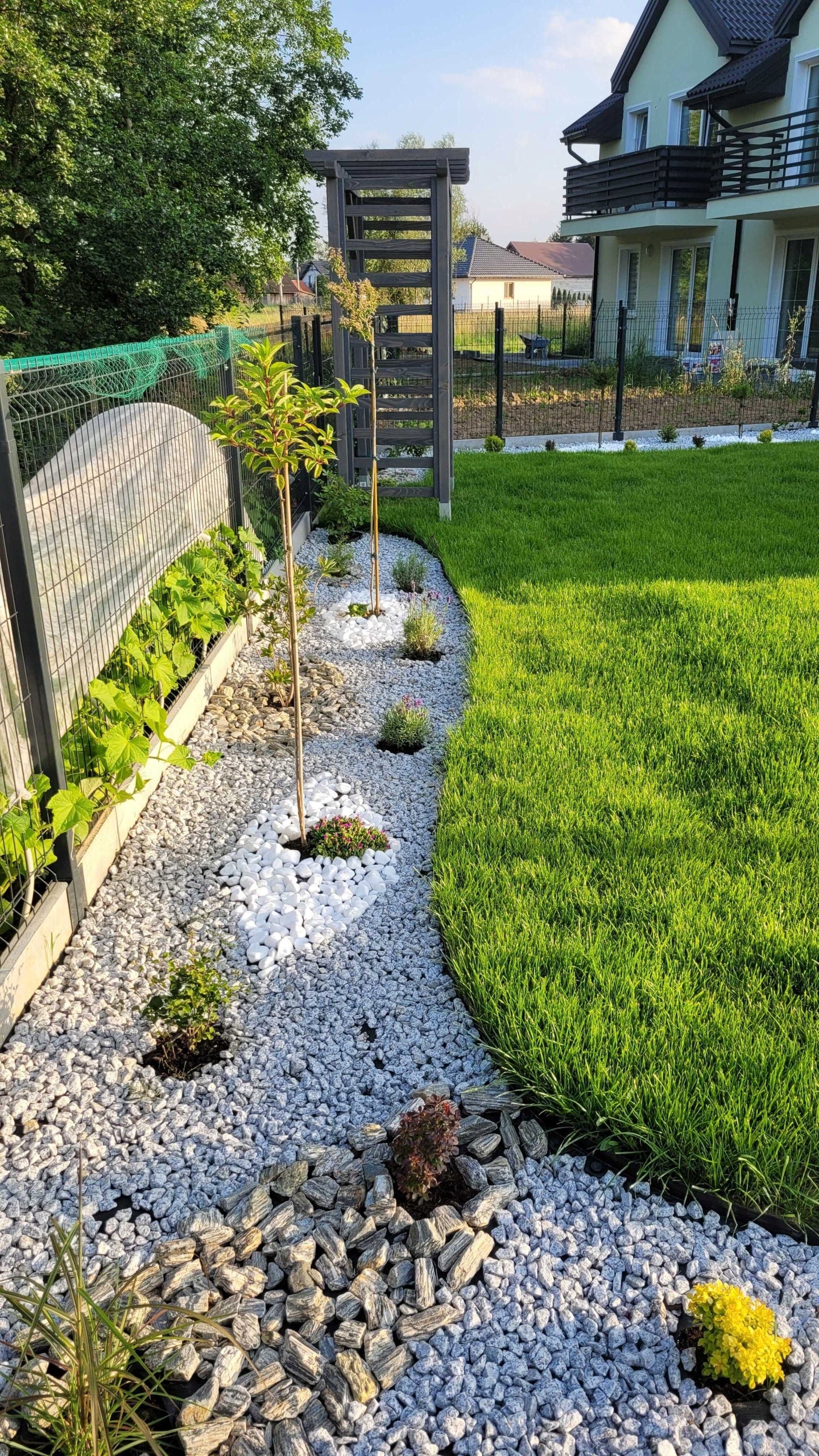 Lawn edging 20m garden 40mm palisade plastic black + anchors Packaging status original