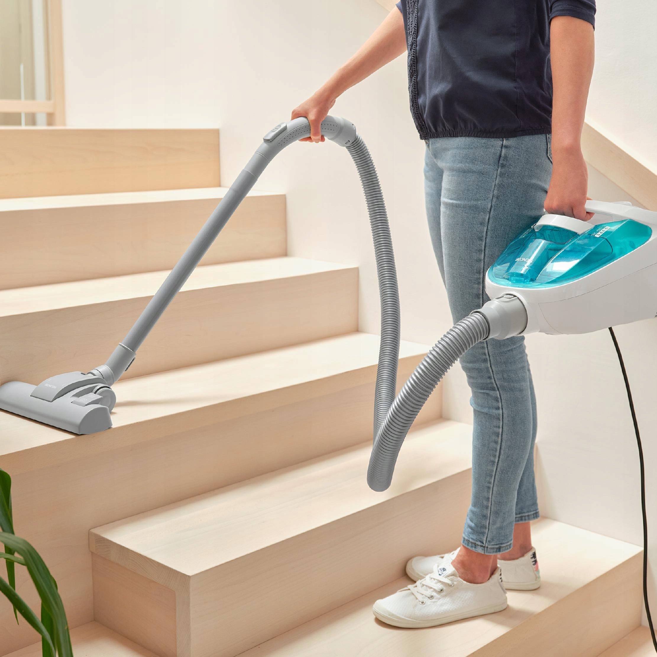 Lightweight POWERFUL Bagless Vacuum Cleaner Sencor SVC 1015TQ White 800W EPA E12 Model SVC 1015TQ 3AAA