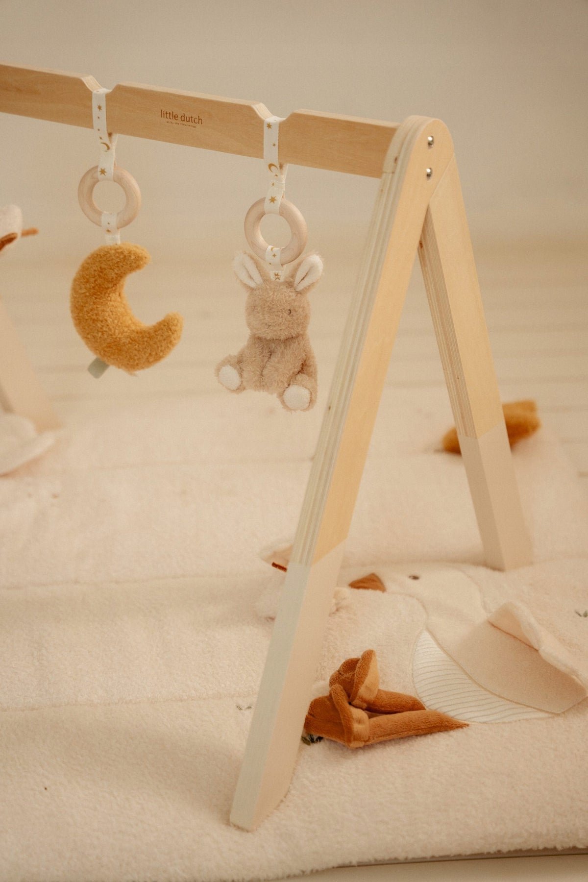 Little Dutch: Newborn Naturals wooden interactive headband Manufacturer code LD8410