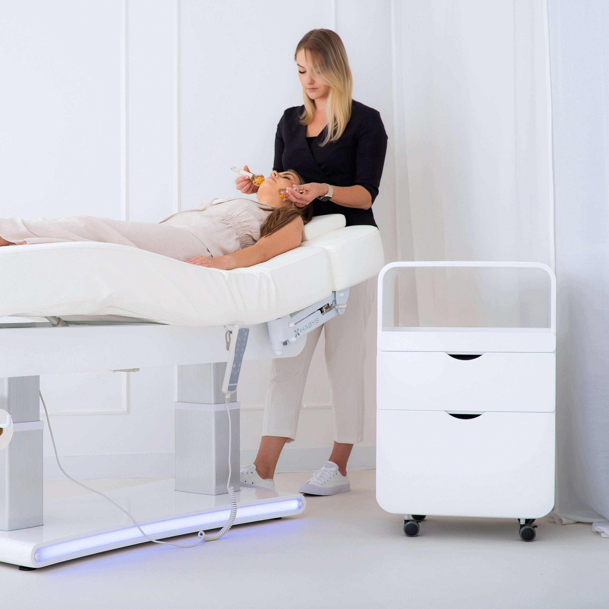Lumi Cosmetic Table Mobile Assistant On Wheels with Drawers Habys Packaging status original