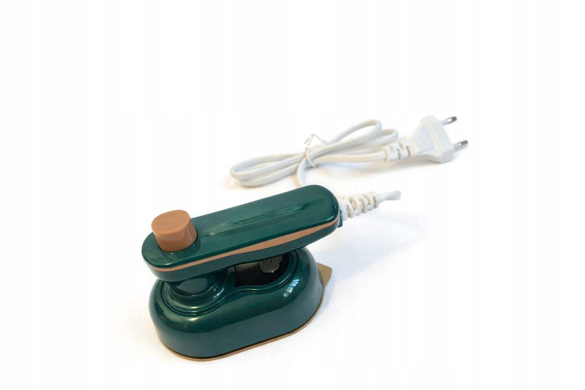MINI TOURIST IRON – COMPACT AND CONVENIENT