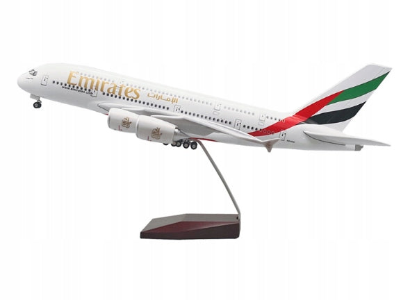 MODEL AIRCRAFT EMIRATES AIRBUS A380 COLLECTIBLE REPLICA 47CM 1:150