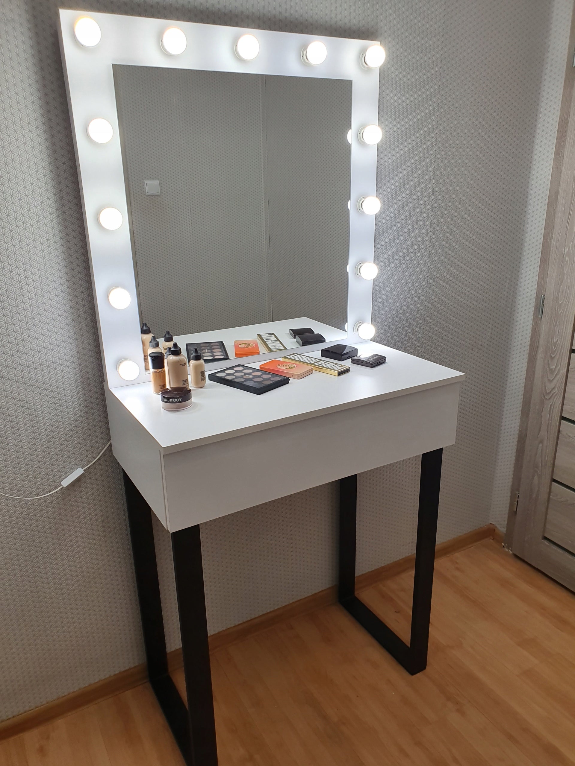 Makeup Dressing Table Make Up 80 Brand no brand