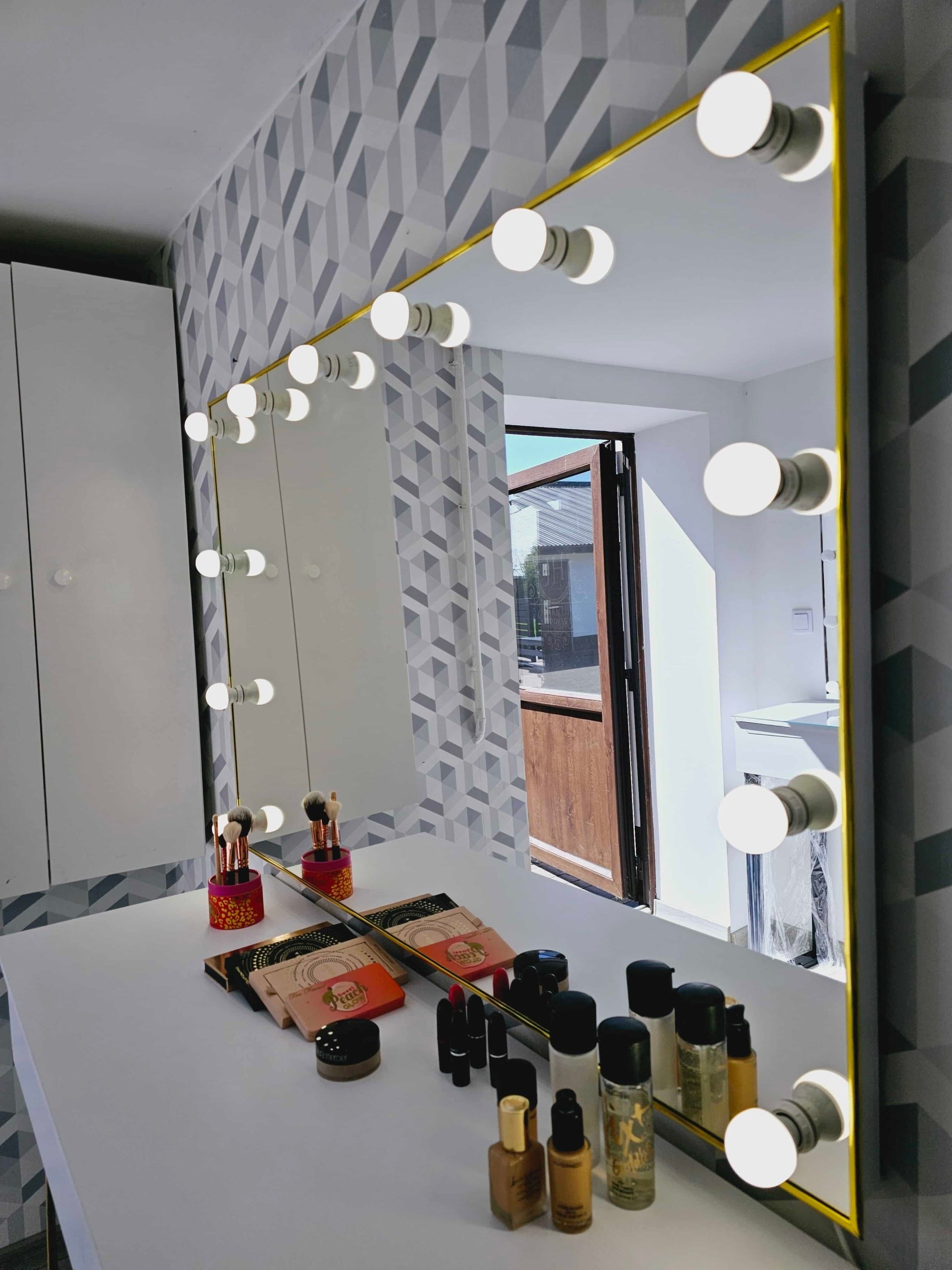 Makeup mirror make up Hollywood salon make up 120x80 in Gold Frame Color gold