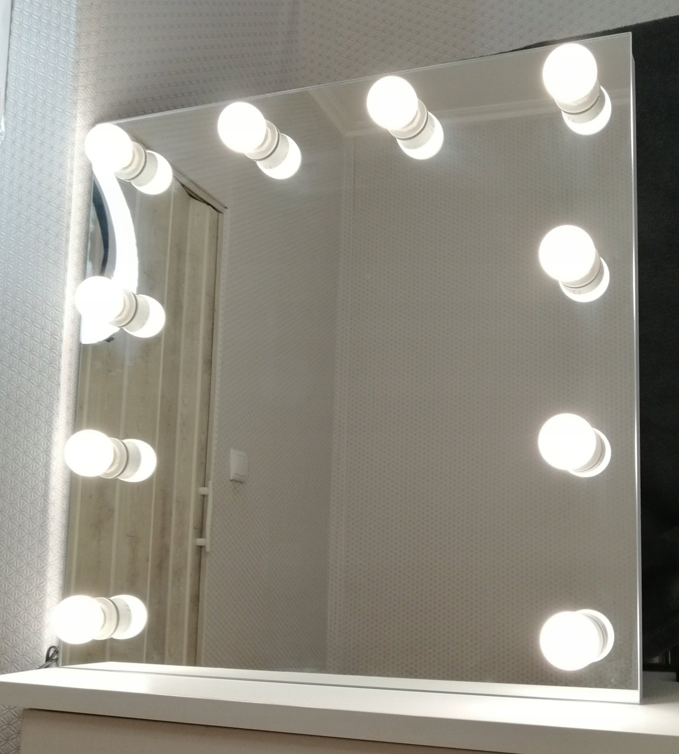 Makeup mirror make up Hollywood salon make up Color silver