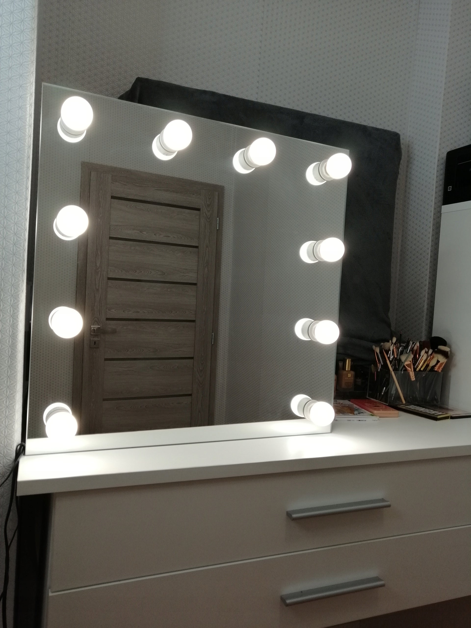 Makeup mirror make up Hollywood salon make up