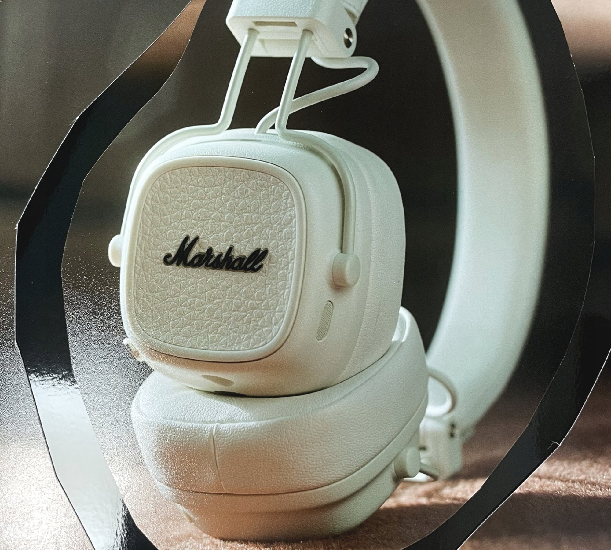 Marshall Major V Wireless On-Ear Headphones | CREAM Packaging status original