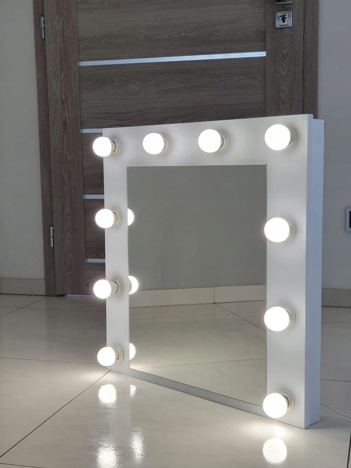 Mirror make up for Hollywood salon make-up make-up Color white