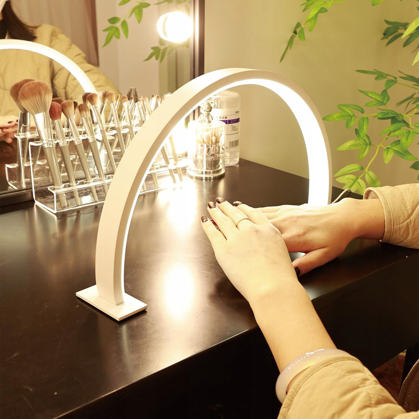 Moon Crescent LED Shadowless Cosmetic Lamp for Eyelash Makeup Treatments