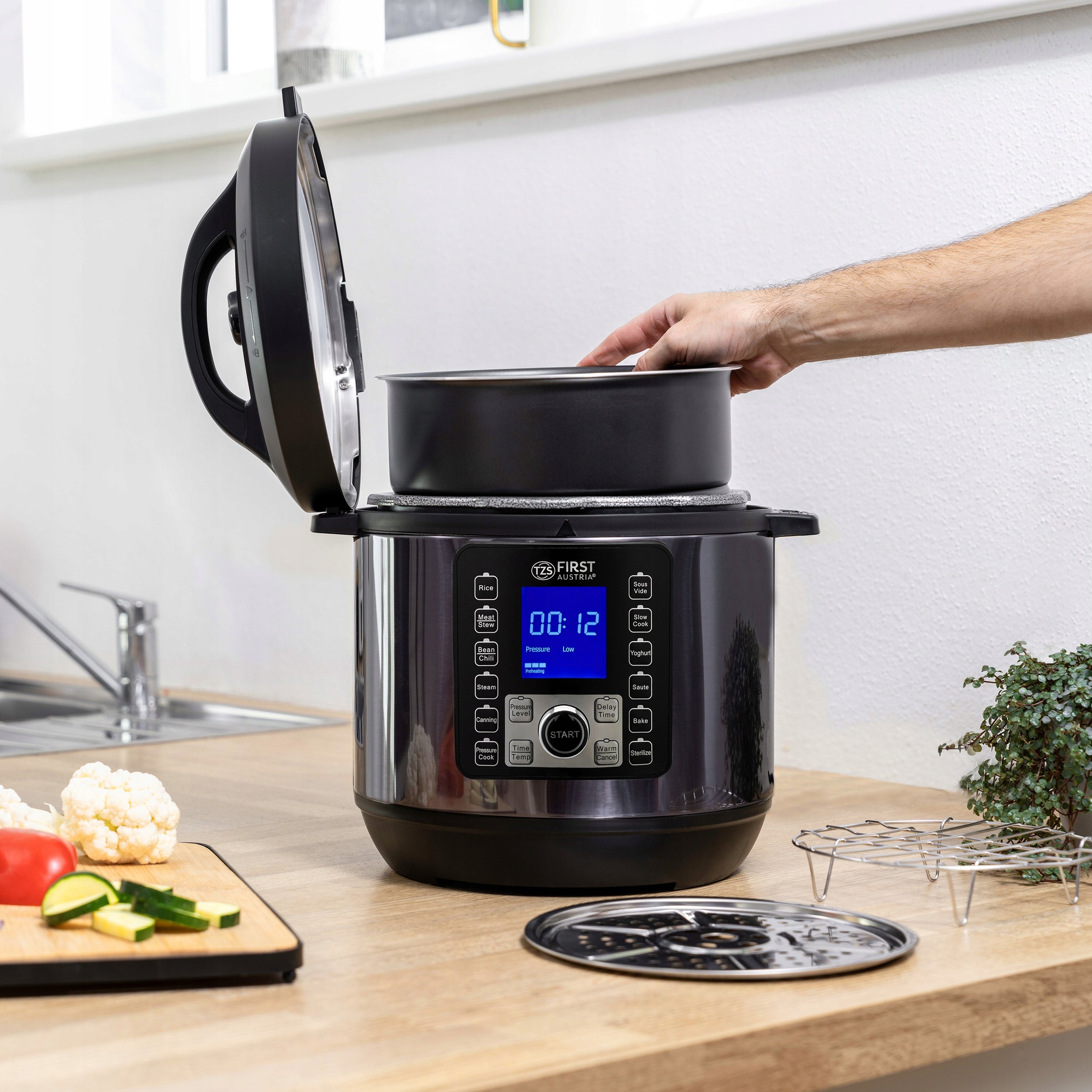 Multicooker Multifunction TZS First Austria FA-5130-2-GR 12 Programs 6L Packaging status original