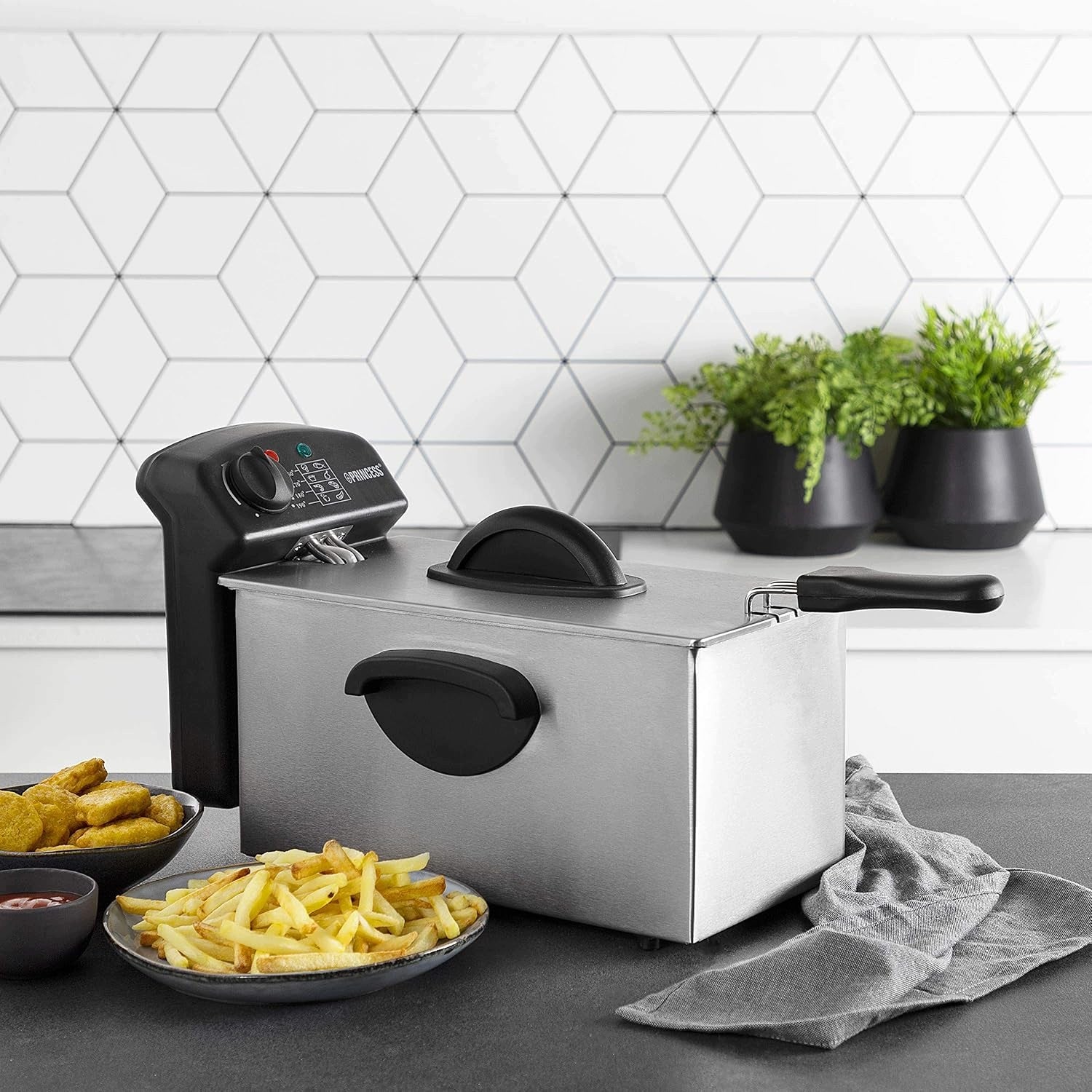 OIL FRYER 3L 2000W COOL ZONE STAINLESS STEEL BASKET REMOVABLE Packaging status original