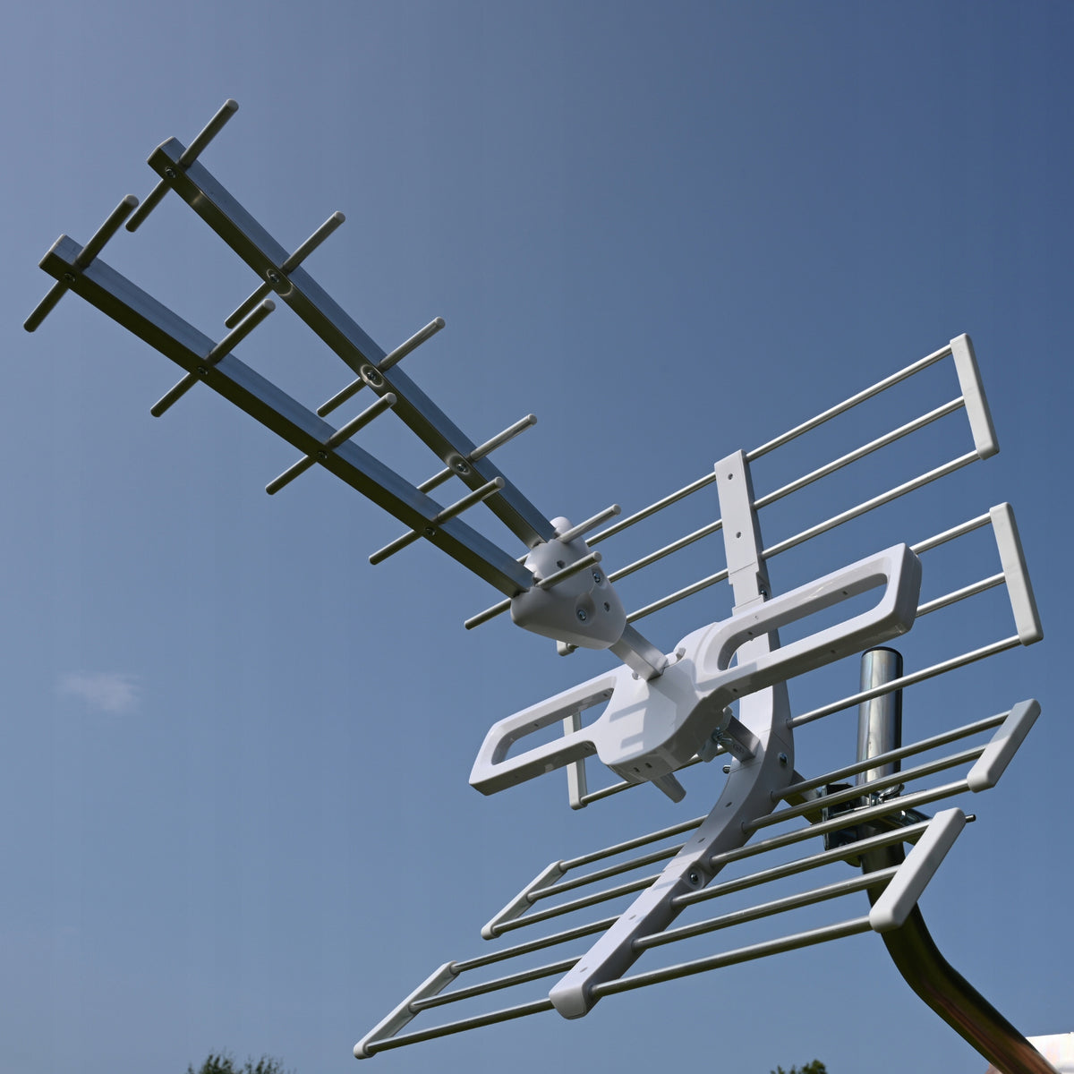 Outdoor antenna for TV DVB-T2 4K UHD H.265 LTE 100 KILOMETERS RANGE Manufacturer code INP-ANT-601-UHF
