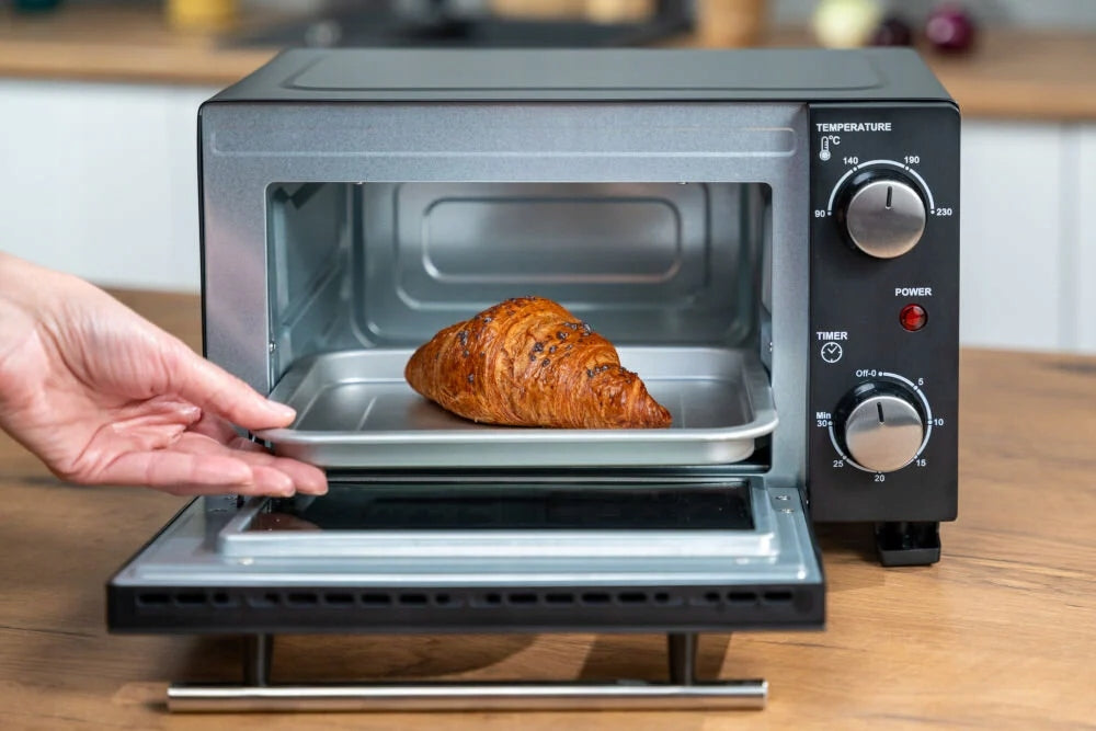 Oven GÖTZE & JENSEN MP210 Dominant color black