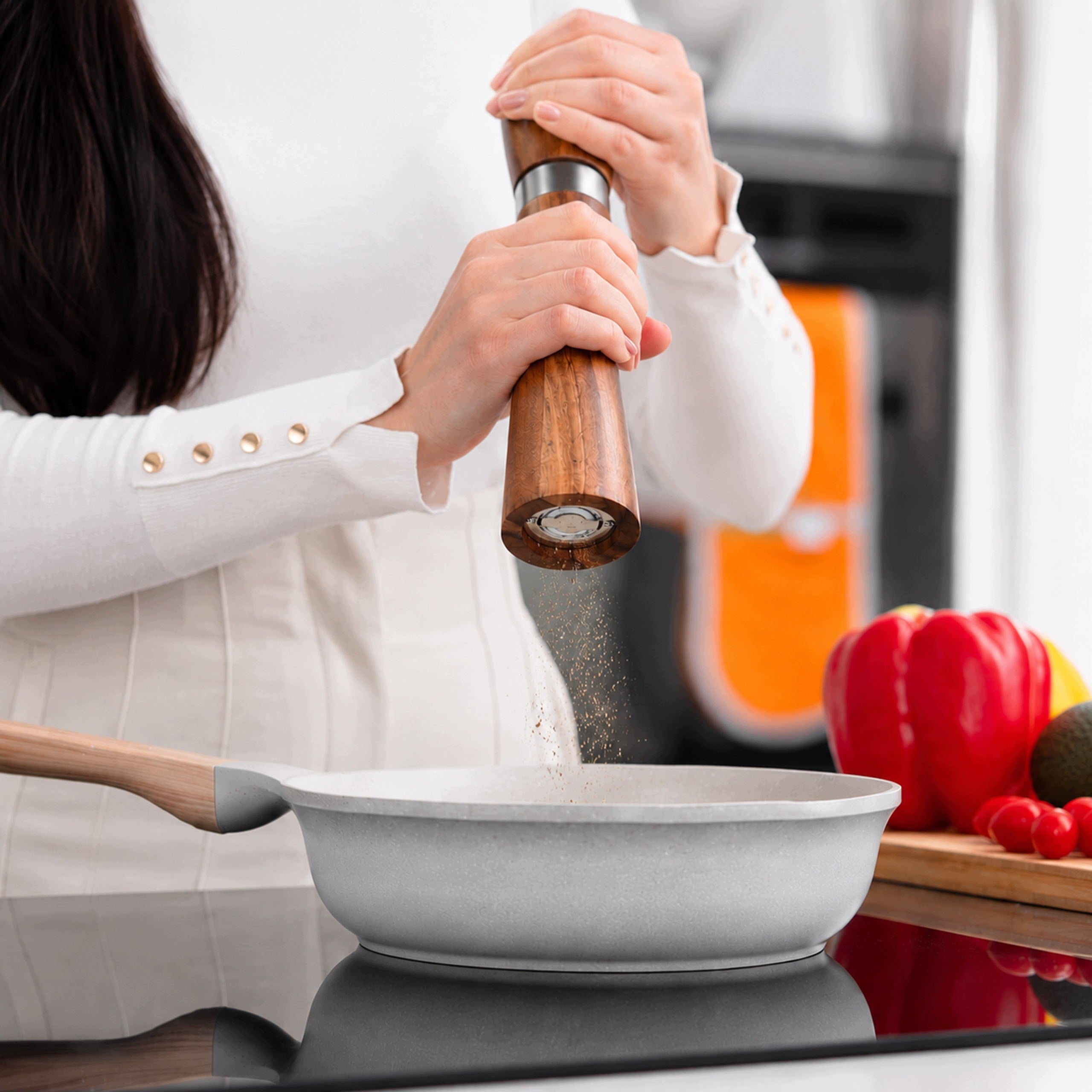 PEPPER SALT SPICE GRINDER CERAMIC HANDHELD SET OF 2 WOODEN Manufacturer code 333273MG