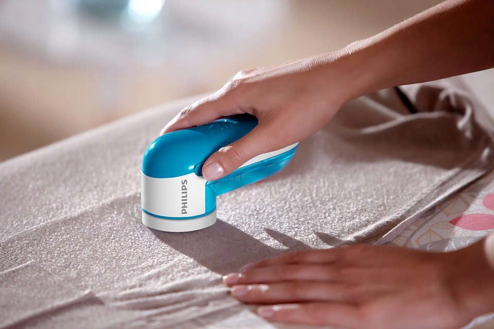 PHILIPS FABRIC SWEATER CLOTHES SHAVER + BATTERIES INCLUDED Brand Philips