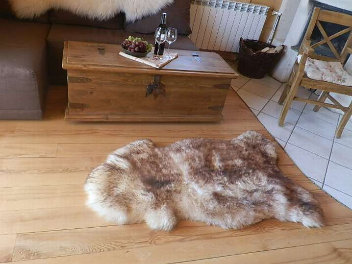 POLISH Sheepskins Natural White with brown bristle tips Brand no brand