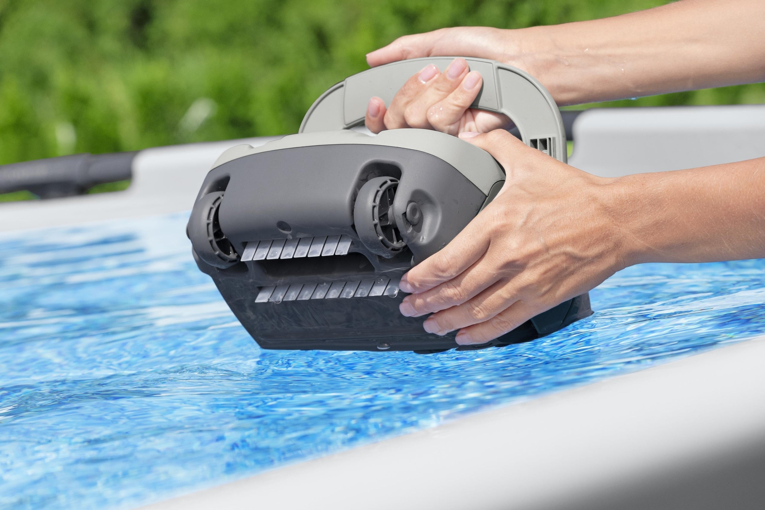 POOL CLEANER BESTWAY ROBOT AUTOMATIC POOL GARBAGE Product weight with unit packaging 3.57 kg