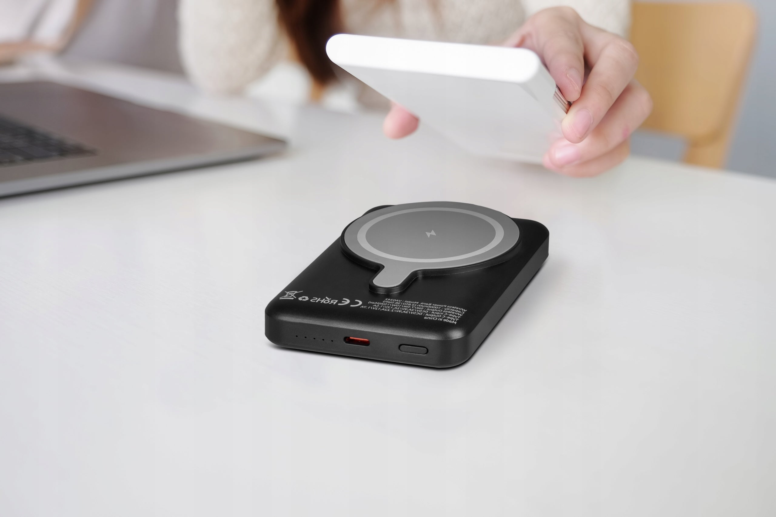 POWERBANK 10000mAh WITH MAGSAFE INDUCTION FAST 20W USB C POWER BANK VAYOX Packaging status original