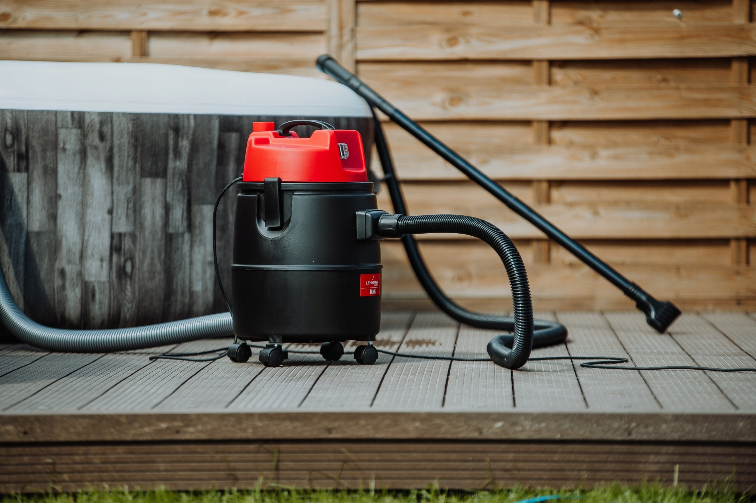 POWERFUL POOL VACUUM CLEANER FOR SWIMMING POOL POND CLEANING 1400W 30L Batteries included no