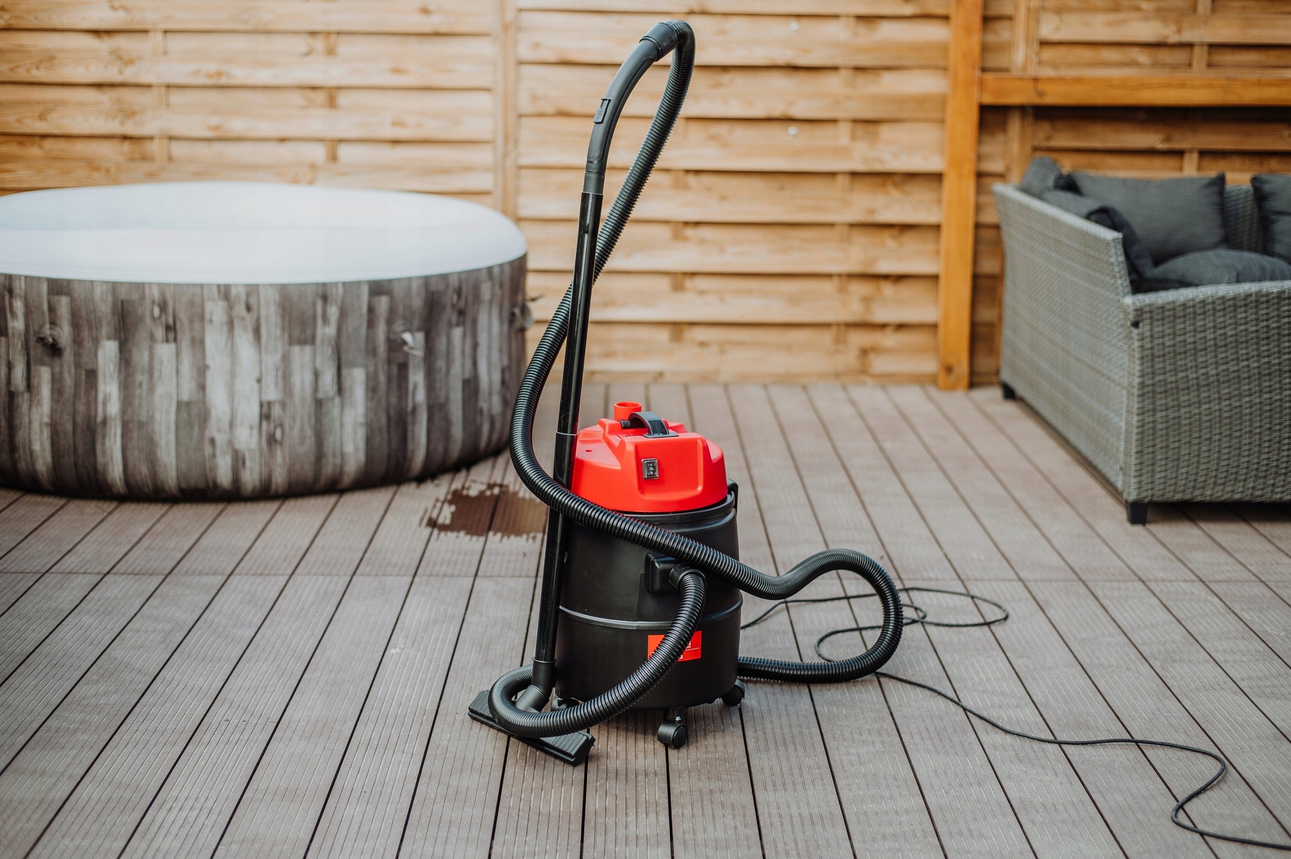 POWERFUL POOL VACUUM CLEANER FOR SWIMMING POOL POND CLEANING 1400W 30L Product weight with unit packaging 7 kg