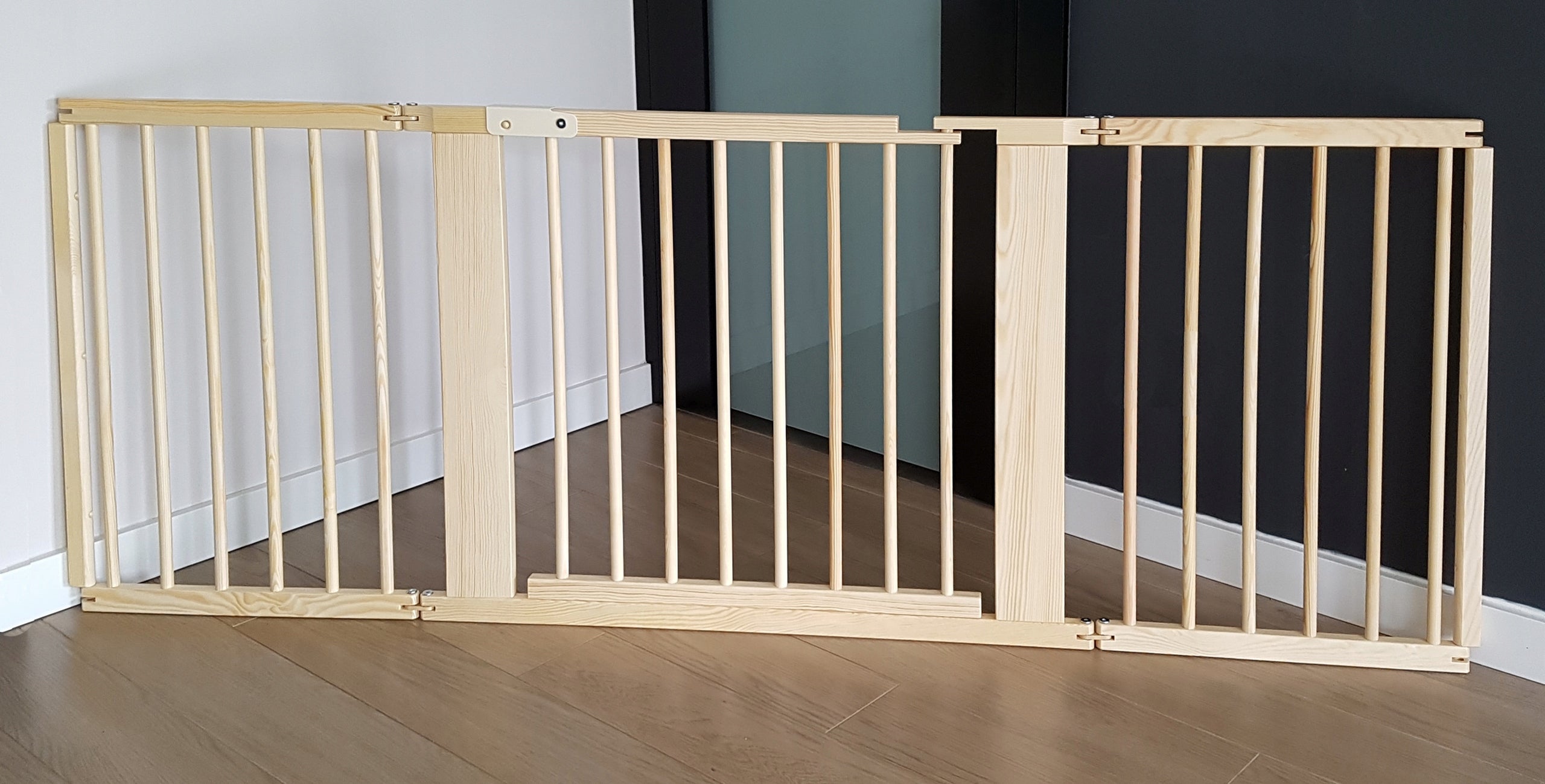 PROTECTIVE GATE BARRIER LOCKING STAIRS FIREPLACE UP TO 185 cm EAN (GTIN) 5904183162157