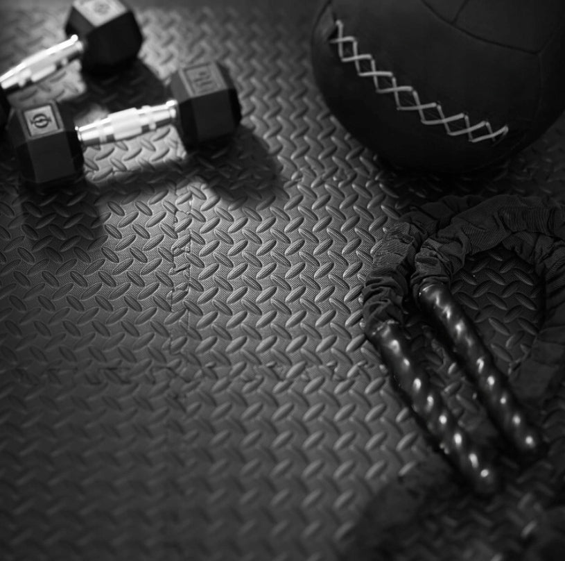PROTECTIVE RUBBER MAT FLOOR PUZZLE 60x60 FOR GYM FOR EQUIPMENT 6 PCS Color black