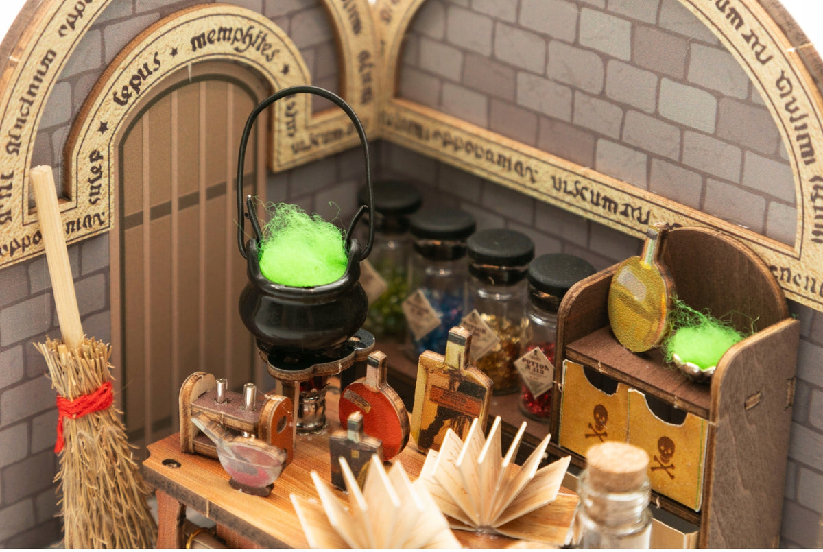 PUREMIND HARRY POTTER FOLDING WOODEN MODEL SCENE POTION LESSONS Manufacturer code 1623