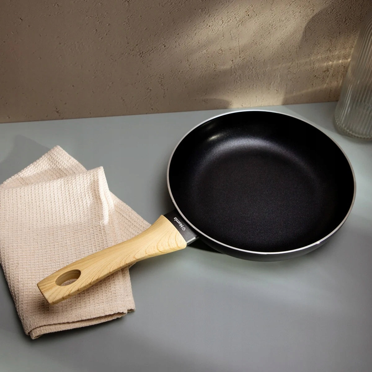 Pan B2 ALBERO ESSENTIALS black 24 CM HOMLA Packaging status original