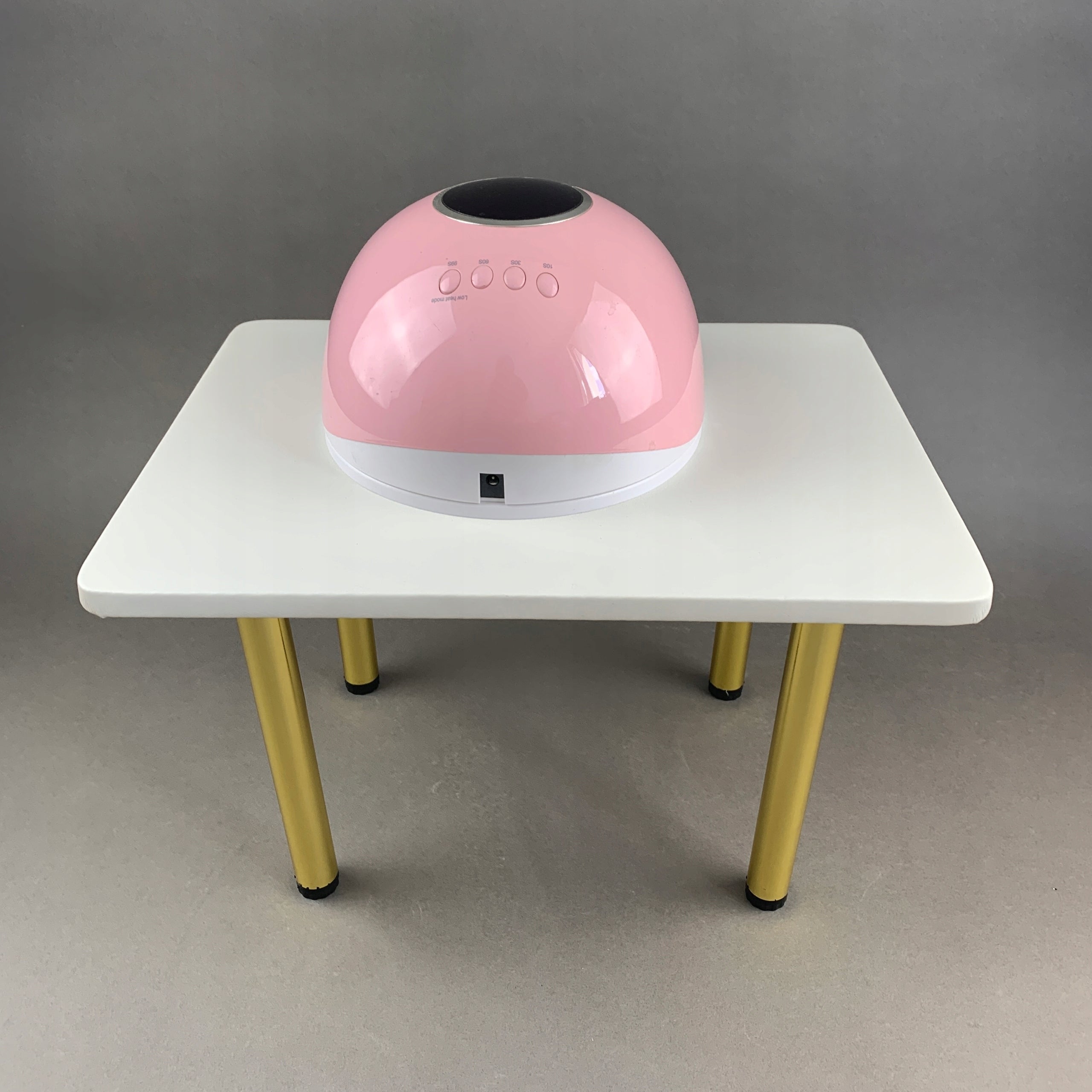 Pedicure stand for UV lamp or bathtub. Upholstery: White. Feet: Gold.