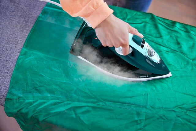 Philips Azur DST7031/70 2800 W Series 7000 SteamGlide Iron Packaging status original