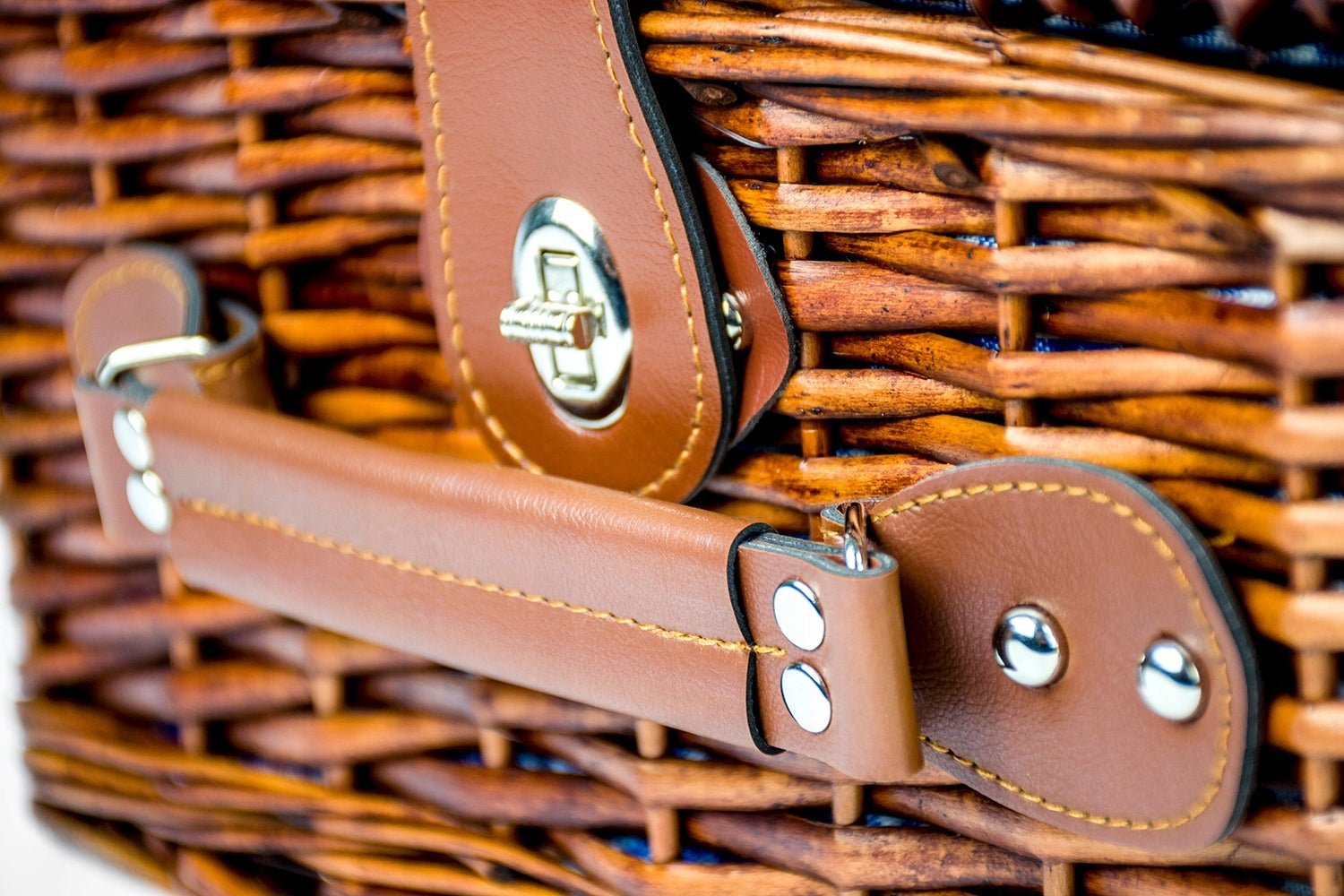 Picnic Wicker Basket Set For 2 People For Romantic Trip PORCELAIN Packaging status original