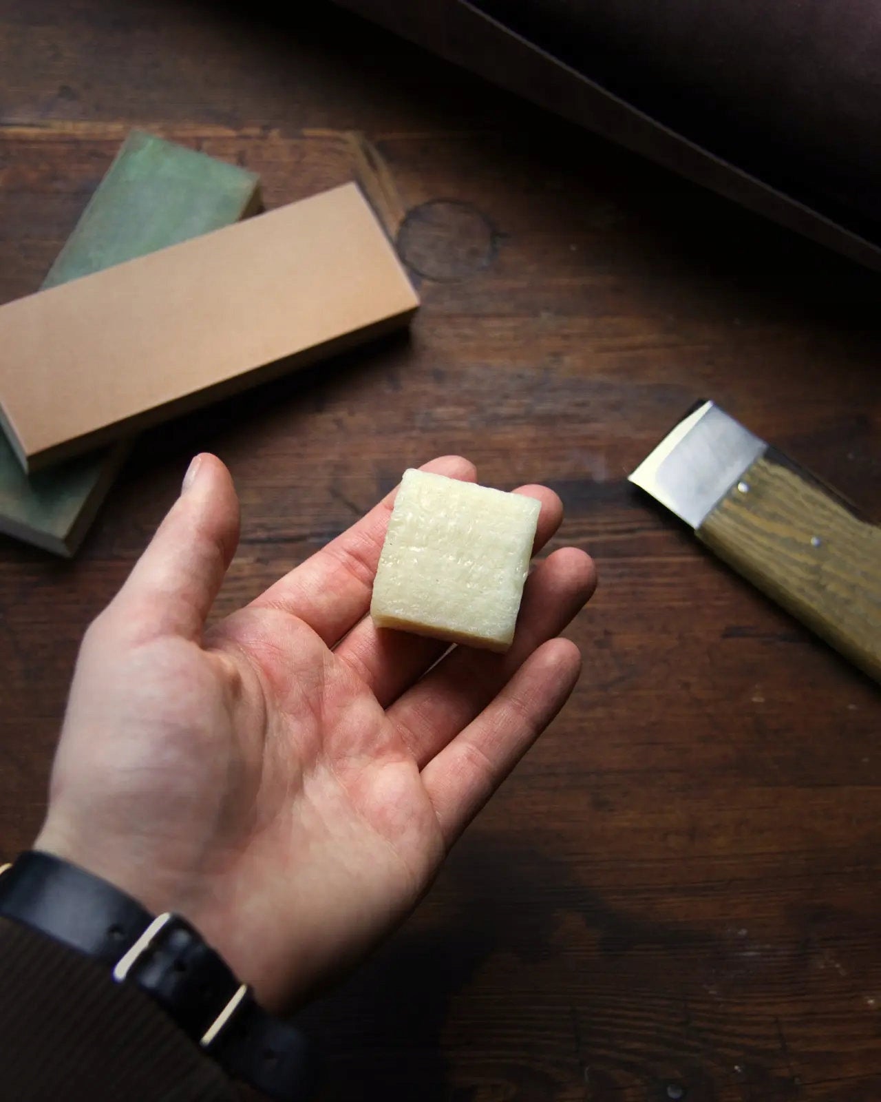 Polishing kit: leather ceiling, diamond paste, cleaning cube Manufacturer code MBZES03