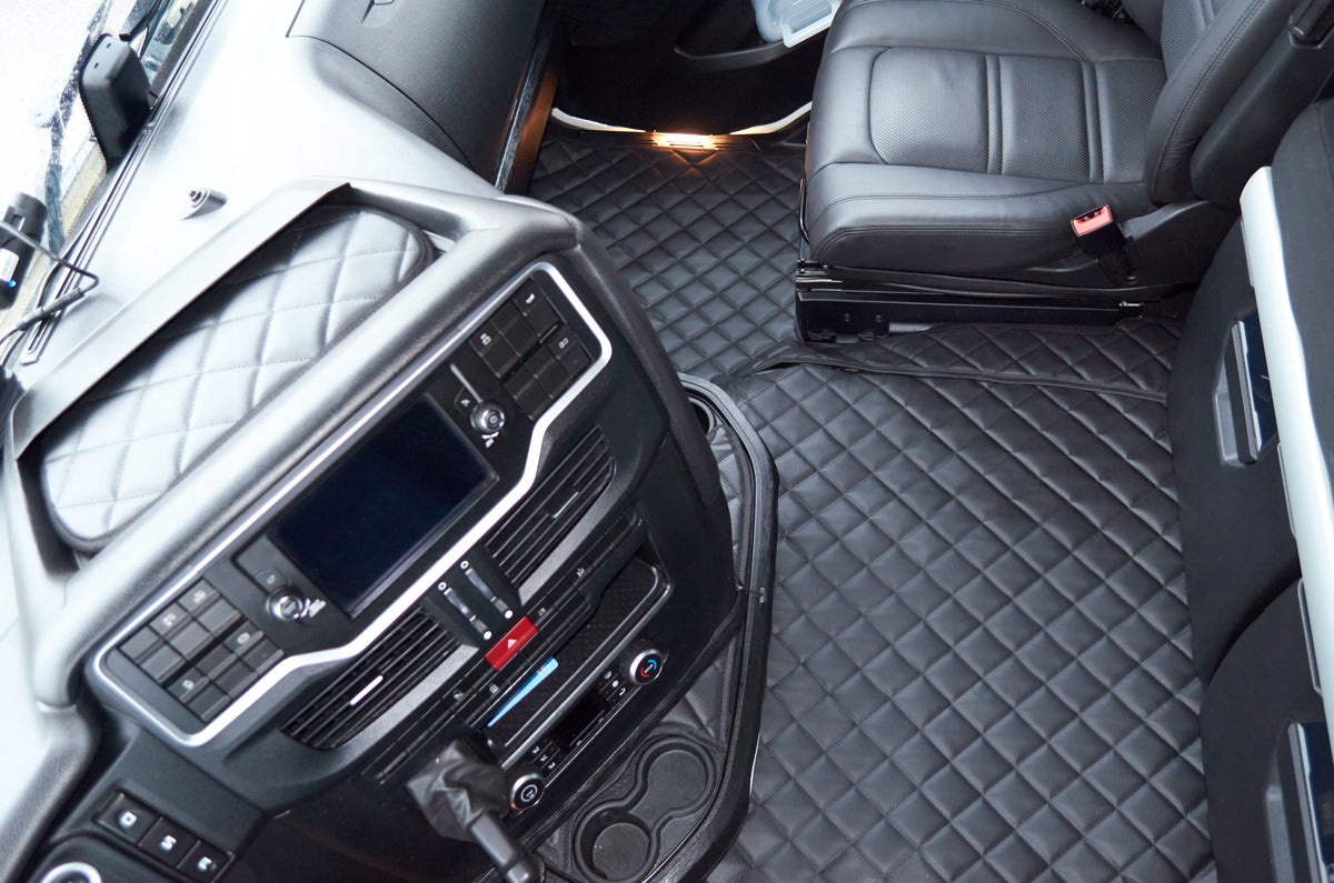 QUILTED RUGS ECO LEATHER IVECO S-WAY 2019- 2023 - black Manufacturer no brand