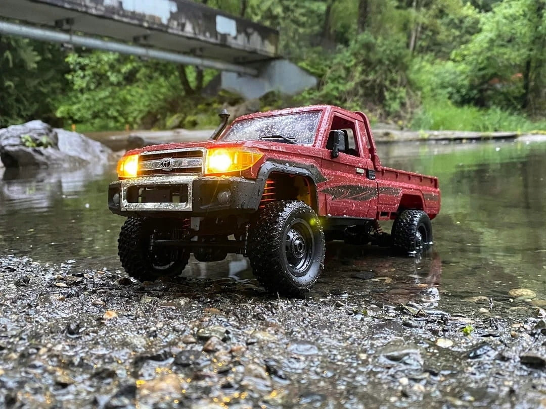 REMOTE CONTROLLED OFF-ROAD VEHICLE Pickup TOYOTA Land Cruiser LC79 4x4 Packaging status original