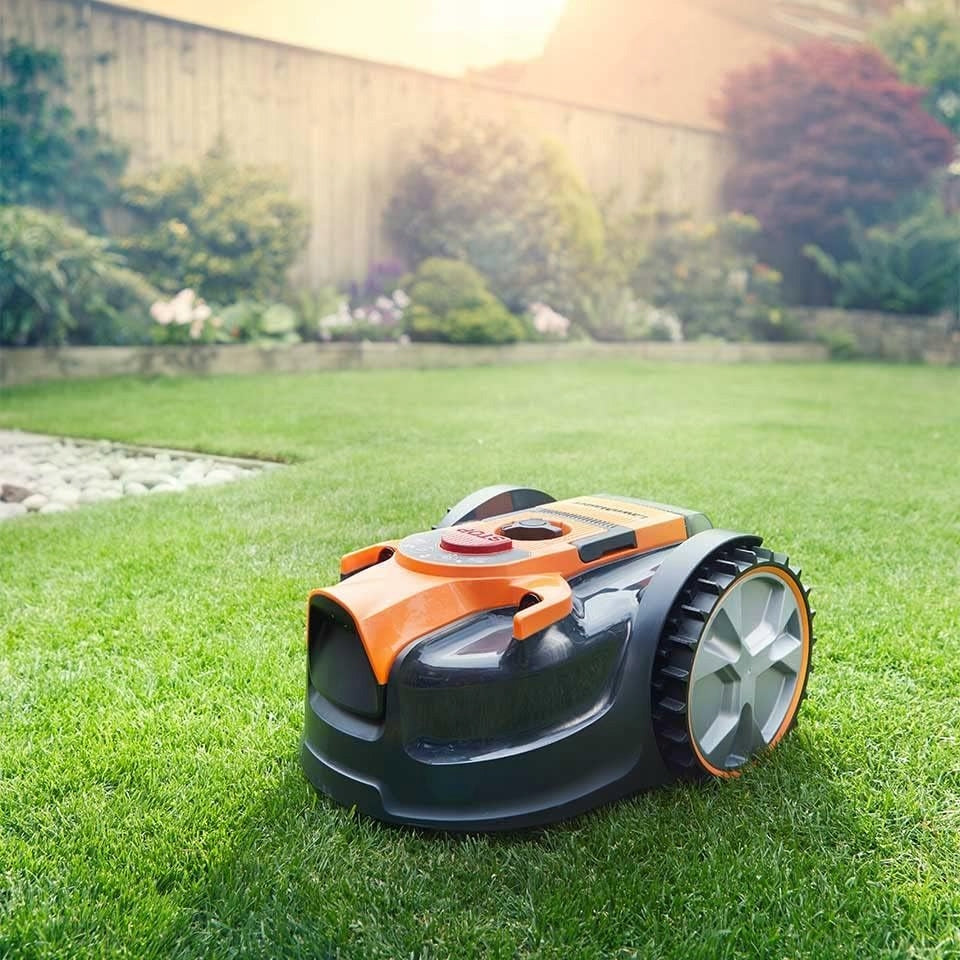 Robot Mowing Automatic LawnMaster VBRM16 OcuMow For Grass Without Cable Packaging status original