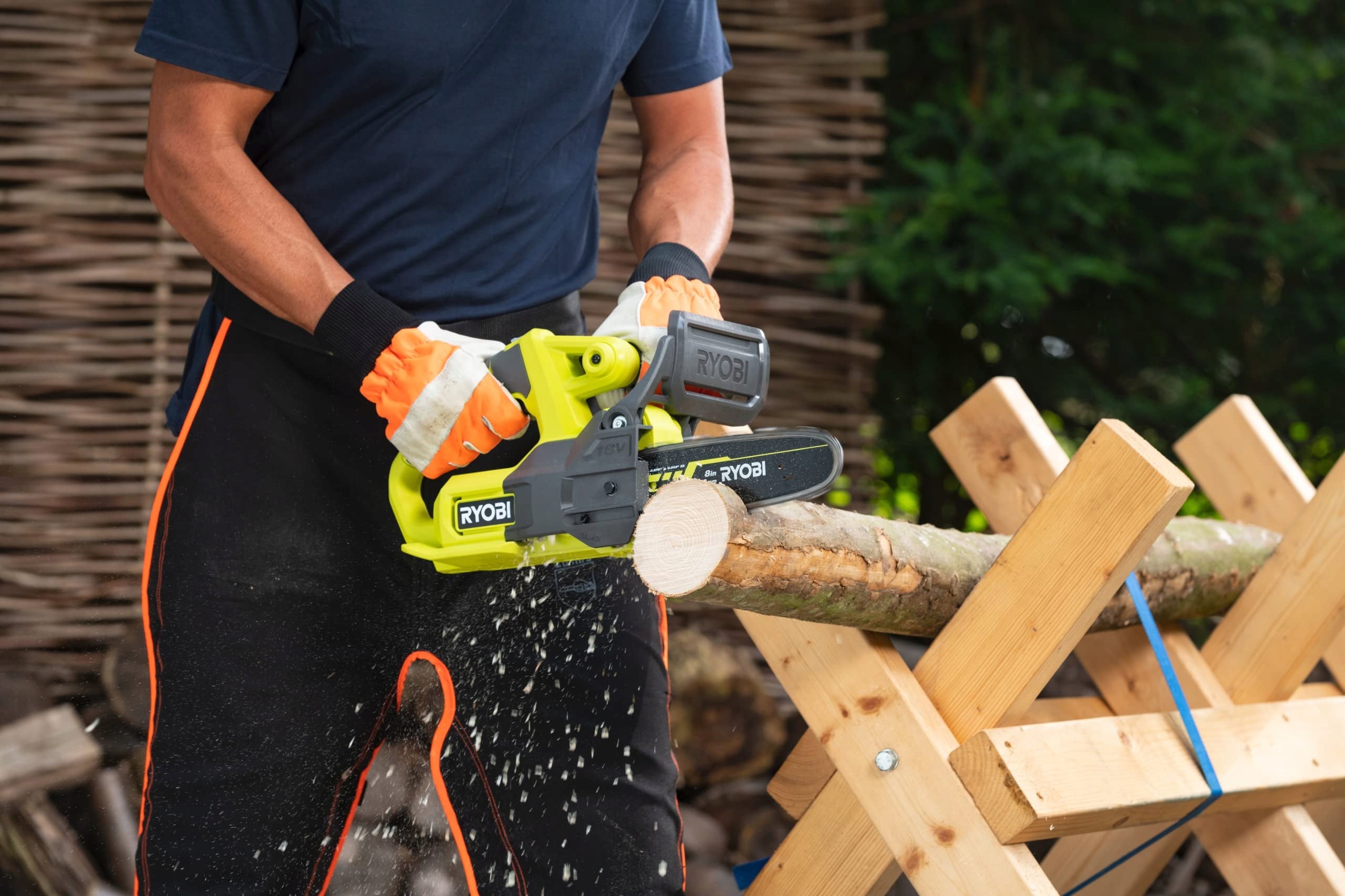 Ryobi RY18CS20A-125 Chainsaw 18V 20cm with 2.5 Ah Battery Power supply battery operated