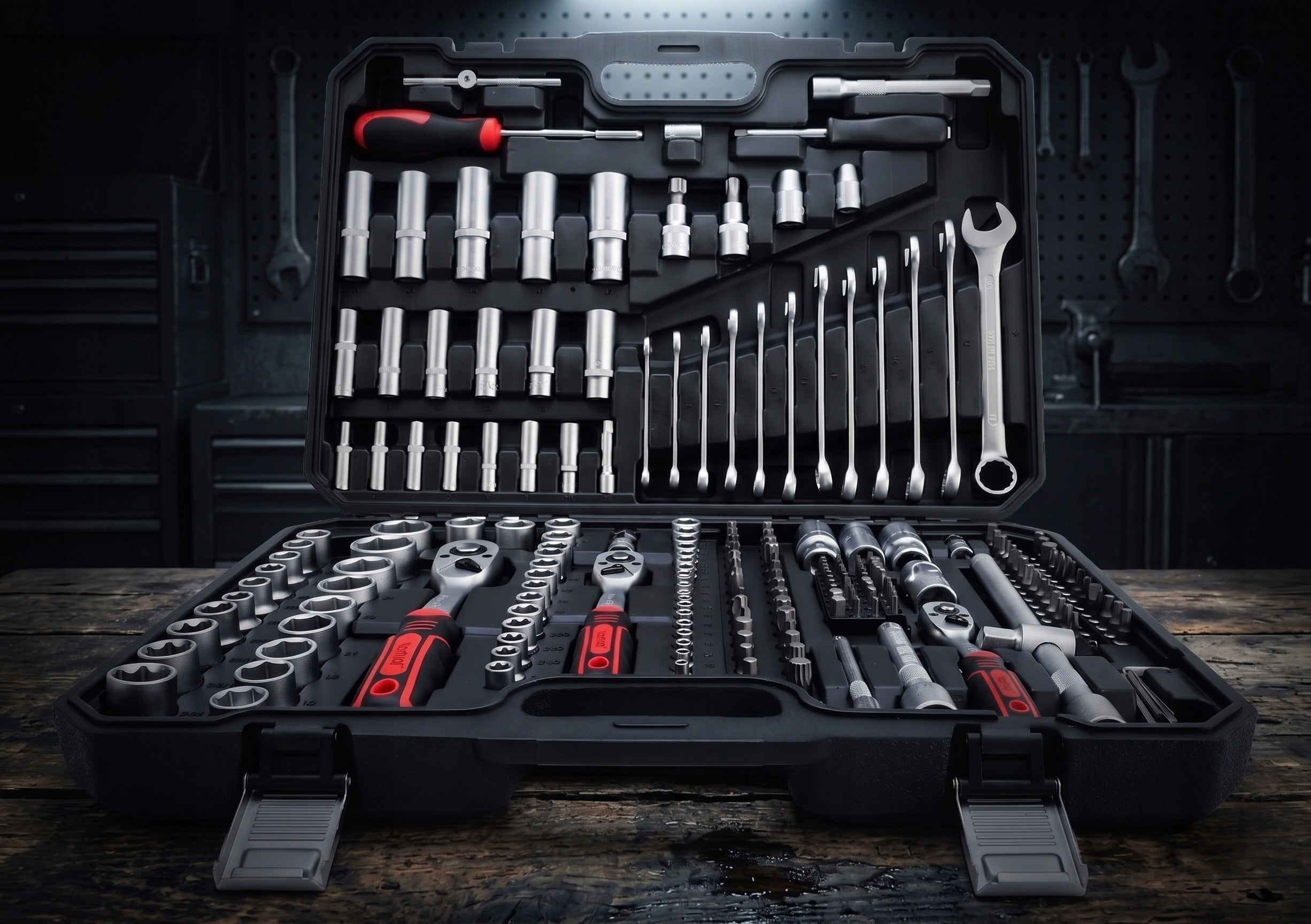 SET OF SOCKET WRENCHES KEYS TOOL CASE KEYS 222el Packaging status original