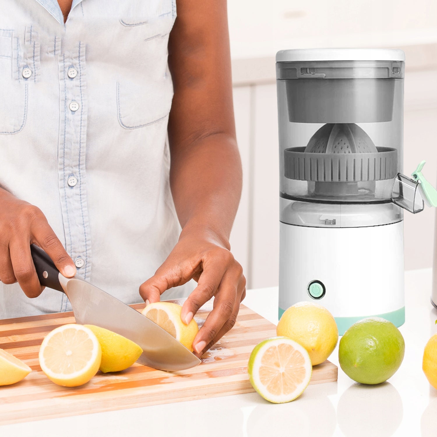 SLOW SPEED JUICER AUTOMATIC WIRELESS ROTARY 45 IN. Packaging status original