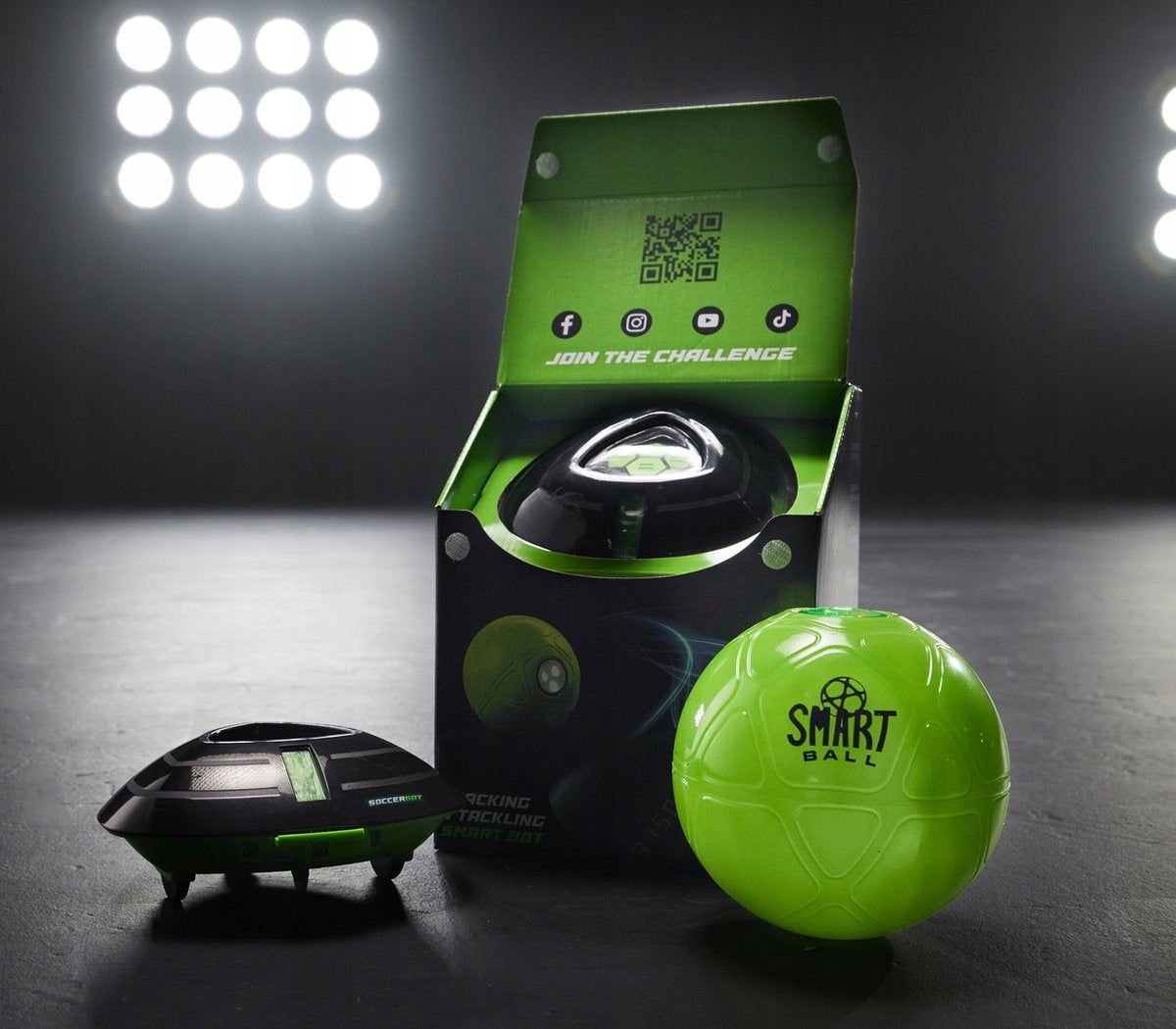SOCCERBOT FOOTBALL NODING INTERACTIVE SMART GAME ROBOT Challenge Brand Gear 2 Play